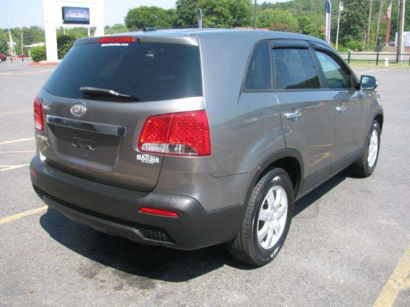 2012 Gray Kia Sorento LX 2WD (5XYKT3A17CG) with an 2.4L L4 DOHC 16V engine, 6-Speed Automatic transmission, located at 2443 Albert Pike, Hot Springs, AR, 71913, (501) 623-6255, 34.492222, -93.109993 - LISTED FEATURES MAY BE OPTIONAL AND NOT INCLUDED ON THIS VEHICLE!!! - Photo#2