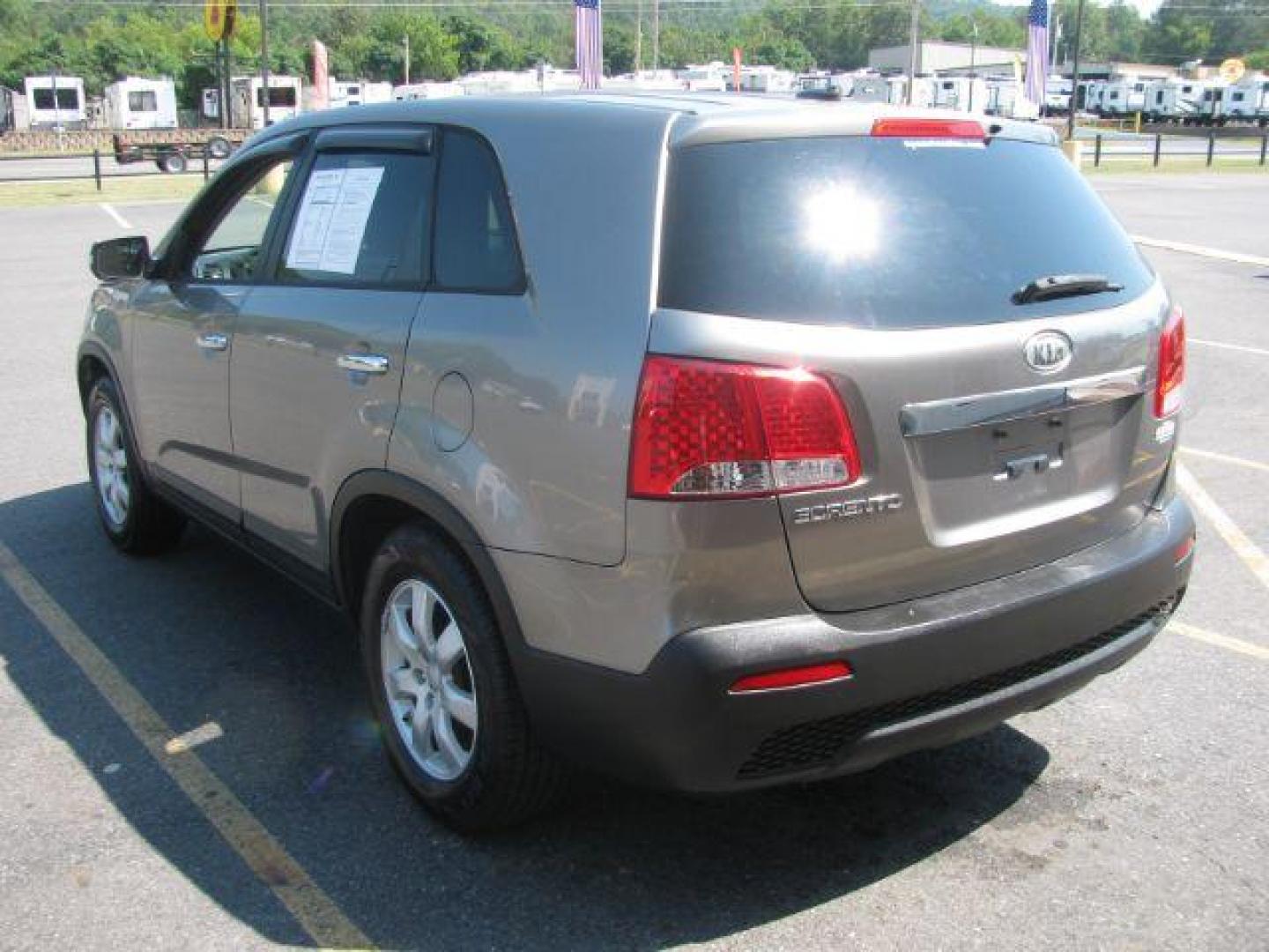 2012 Gray Kia Sorento LX 2WD (5XYKT3A17CG) with an 2.4L L4 DOHC 16V engine, 6-Speed Automatic transmission, located at 2443 Albert Pike, Hot Springs, AR, 71913, (501) 623-6255, 34.492222, -93.109993 - LISTED FEATURES MAY BE OPTIONAL AND NOT INCLUDED ON THIS VEHICLE!!! - Photo#3