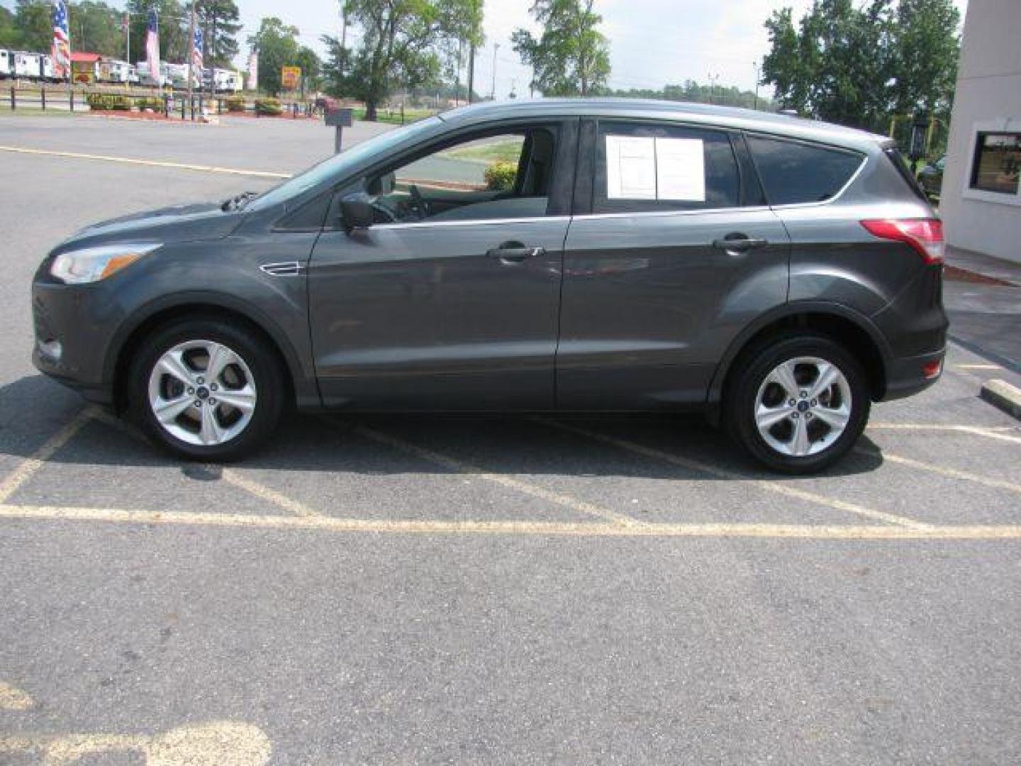 2016 Gray Ford Escape SE FWD (1FMCU0G75GU) with an 2.5L L4 DOHC 16V engine, 6-Speed Automatic transmission, located at 2443 Albert Pike, Hot Springs, AR, 71913, (501) 623-6255, 34.492222, -93.109993 - Photo#1