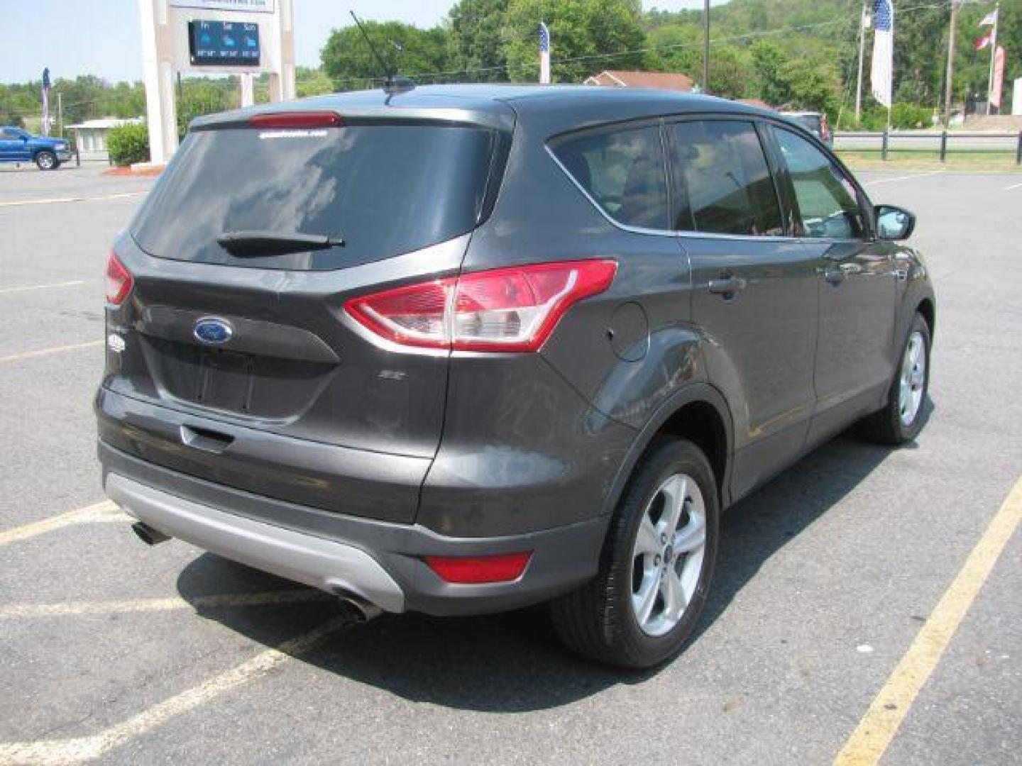 2016 Gray Ford Escape SE FWD (1FMCU0G75GU) with an 2.5L L4 DOHC 16V engine, 6-Speed Automatic transmission, located at 2443 Albert Pike, Hot Springs, AR, 71913, (501) 623-6255, 34.492222, -93.109993 - Photo#3