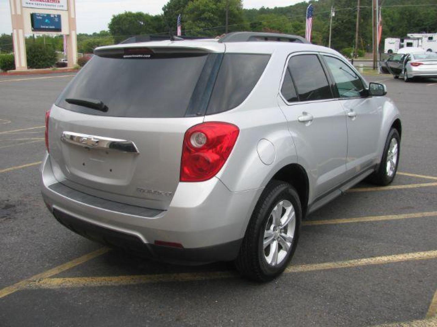 2013 Silver Chevrolet Equinox 2LT 2WD (2GNALPEK8D6) with an 2.4L L4 DOHC 16V engine, 6-Speed Automatic transmission, located at 2443 Albert Pike, Hot Springs, AR, 71913, (501) 623-6255, 34.492222, -93.109993 - Photo#3