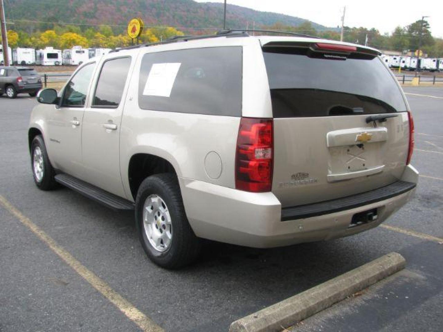 2013 Tan Chevrolet Suburban LT 1500 2WD (1GNSCJE06DR) with an 5.3L V8 OHV 16V FFV engine, 6-Speed Automatic transmission, located at 2443 Albert Pike, Hot Springs, AR, 71913, (501) 623-6255, 34.492222, -93.109993 - LISTED FEATURES MAY BE OPTIONAL AND NOT INCLUDED ON THIS VEHICLE!!! - Photo#2