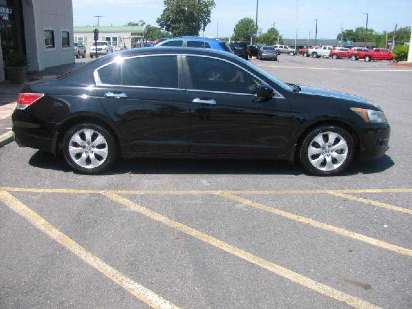 2010 Black Honda Accord EX-L V-6 Sedan AT (5KBCP3F81AB) with an 3.5L V6 SOHC 24V engine, 5-Speed Automatic transmission, located at 2443 Albert Pike, Hot Springs, AR, 71913, (501) 623-6255, 34.492222, -93.109993 - Photo#4