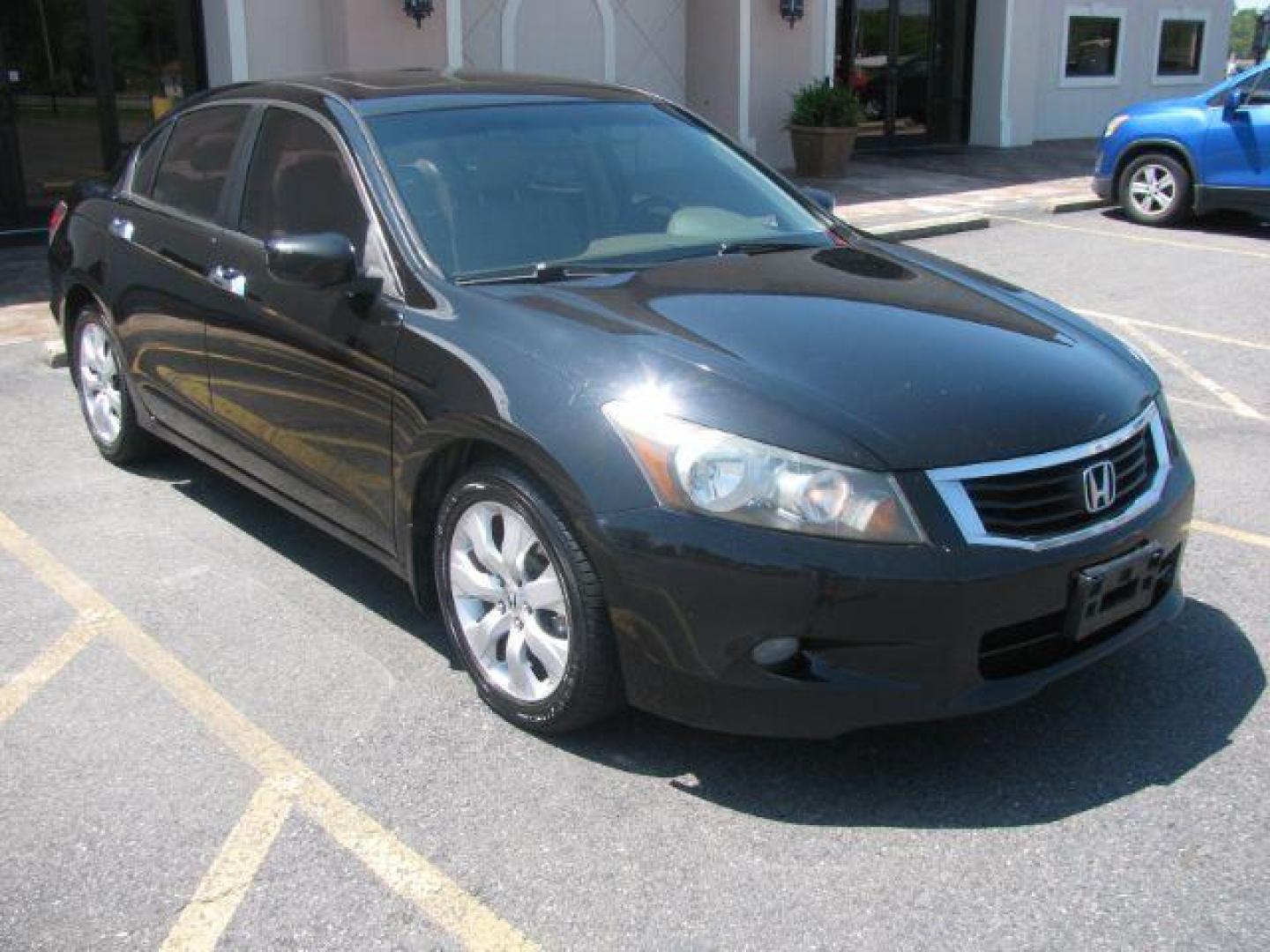 2010 Black Honda Accord EX-L V-6 Sedan AT (5KBCP3F81AB) with an 3.5L V6 SOHC 24V engine, 5-Speed Automatic transmission, located at 2443 Albert Pike, Hot Springs, AR, 71913, (501) 623-6255, 34.492222, -93.109993 - Photo#5