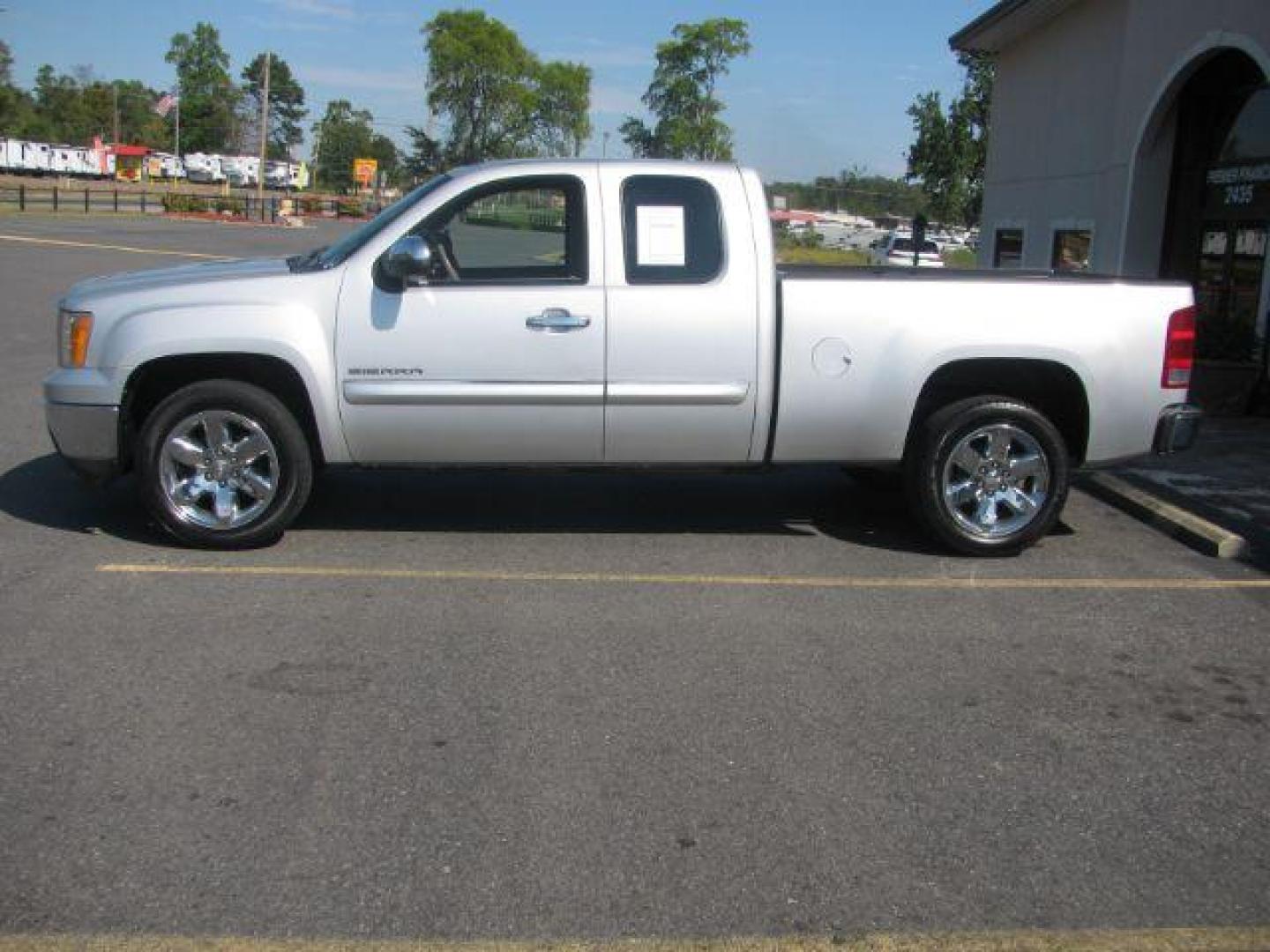 2012 Silver GMC Sierra 1500 SLE Ext. Cab 2WD (1GTR1VE09CZ) with an 5.3L V8 OHV 16V FFV engine, 6-Speed Automatic transmission, located at 2443 Albert Pike, Hot Springs, AR, 71913, (501) 623-6255, 34.492222, -93.109993 - Photo#1