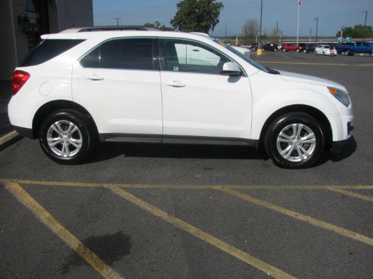 2011 White Chevrolet Equinox 1LT 2WD (2GNALDEC5B1) with an 2.4L L4 DOHC 16V engine, 6-Speed Automatic transmission, located at 2443 Albert Pike, Hot Springs, AR, 71913, (501) 623-6255, 34.492222, -93.109993 - LISTED FEATURES MAY BE OPTIONAL AND NOT INCLUDED ON THIS VEHICLE!!! - Photo#1