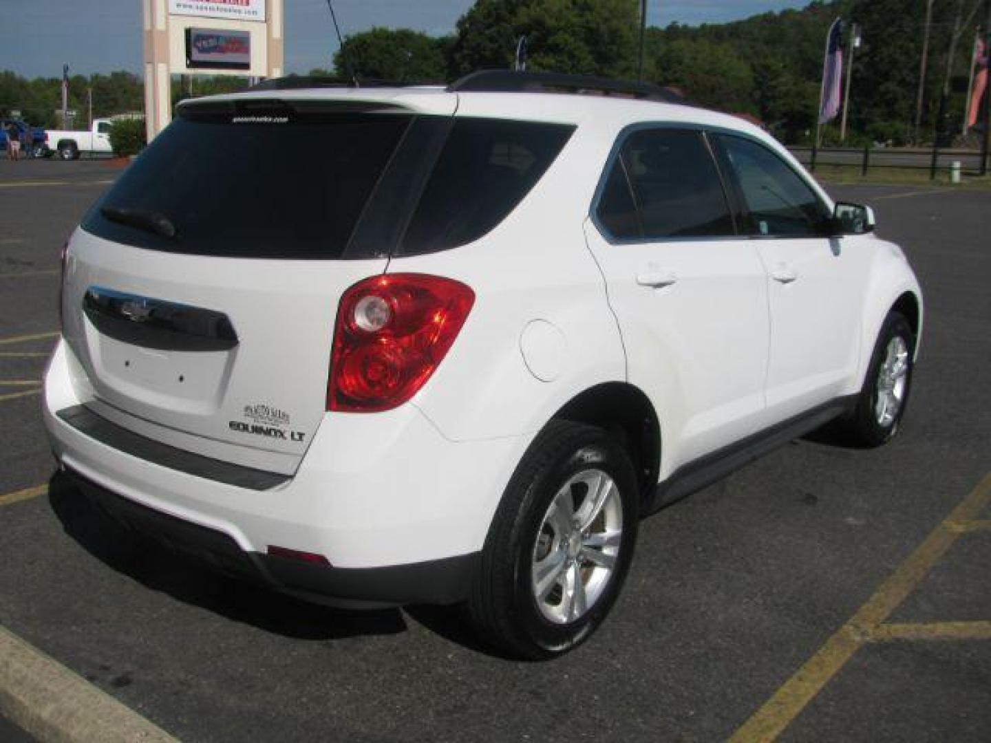 2011 White Chevrolet Equinox 1LT 2WD (2GNALDEC5B1) with an 2.4L L4 DOHC 16V engine, 6-Speed Automatic transmission, located at 2443 Albert Pike, Hot Springs, AR, 71913, (501) 623-6255, 34.492222, -93.109993 - LISTED FEATURES MAY BE OPTIONAL AND NOT INCLUDED ON THIS VEHICLE!!! - Photo#2