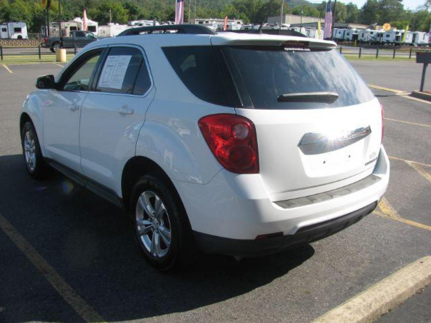 2011 White Chevrolet Equinox 1LT 2WD (2GNALDEC5B1) with an 2.4L L4 DOHC 16V engine, 6-Speed Automatic transmission, located at 2443 Albert Pike, Hot Springs, AR, 71913, (501) 623-6255, 34.492222, -93.109993 - LISTED FEATURES MAY BE OPTIONAL AND NOT INCLUDED ON THIS VEHICLE!!! - Photo#3