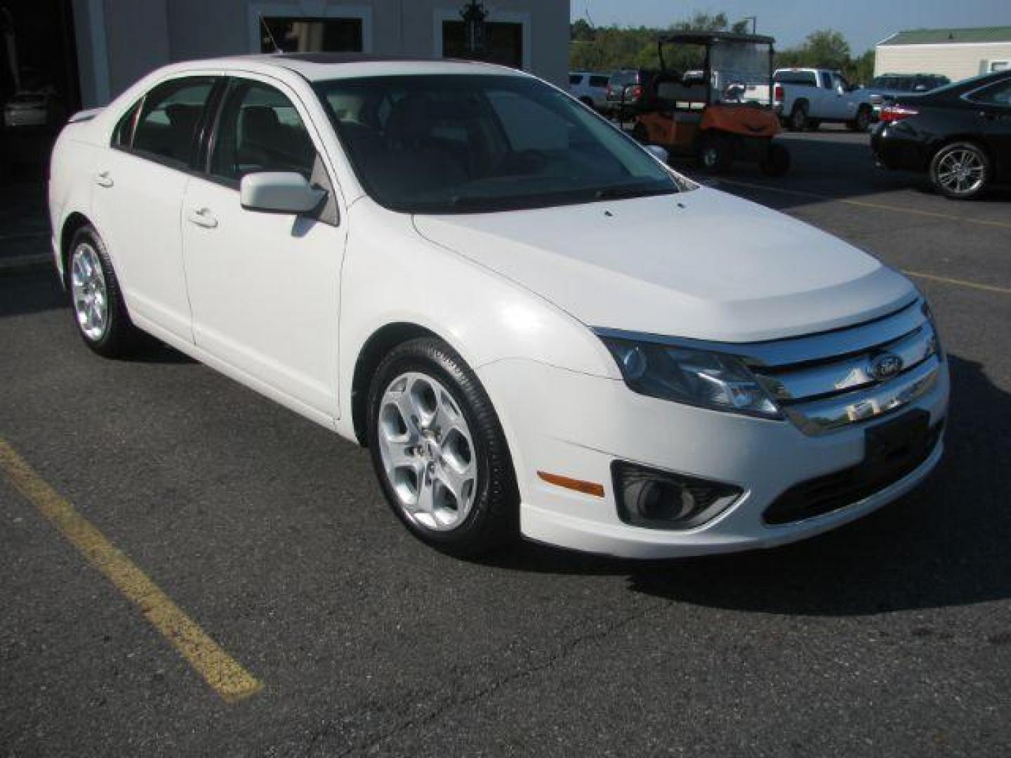 2010 White Ford Fusion SE (3FAHP0HA9AR) with an 2.5L L4 DOHC 16V engine, located at 2443 Albert Pike, Hot Springs, AR, 71913, (501) 623-6255, 34.492222, -93.109993 - LISTED FEATURES MAY BE OPTIONAL AND NOT INCLUDED ON THIS VEHICLE!!! - Photo#0