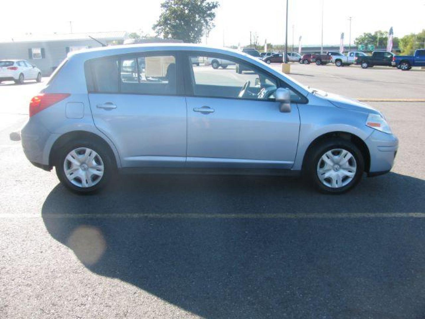 2011 Blue Nissan Versa 1.8 S Hatchback (3N1BC1CP8BL) with an 1.8L L4 DOHC 16V engine, located at 2443 Albert Pike, Hot Springs, AR, 71913, (501) 623-6255, 34.492222, -93.109993 - Photo#4