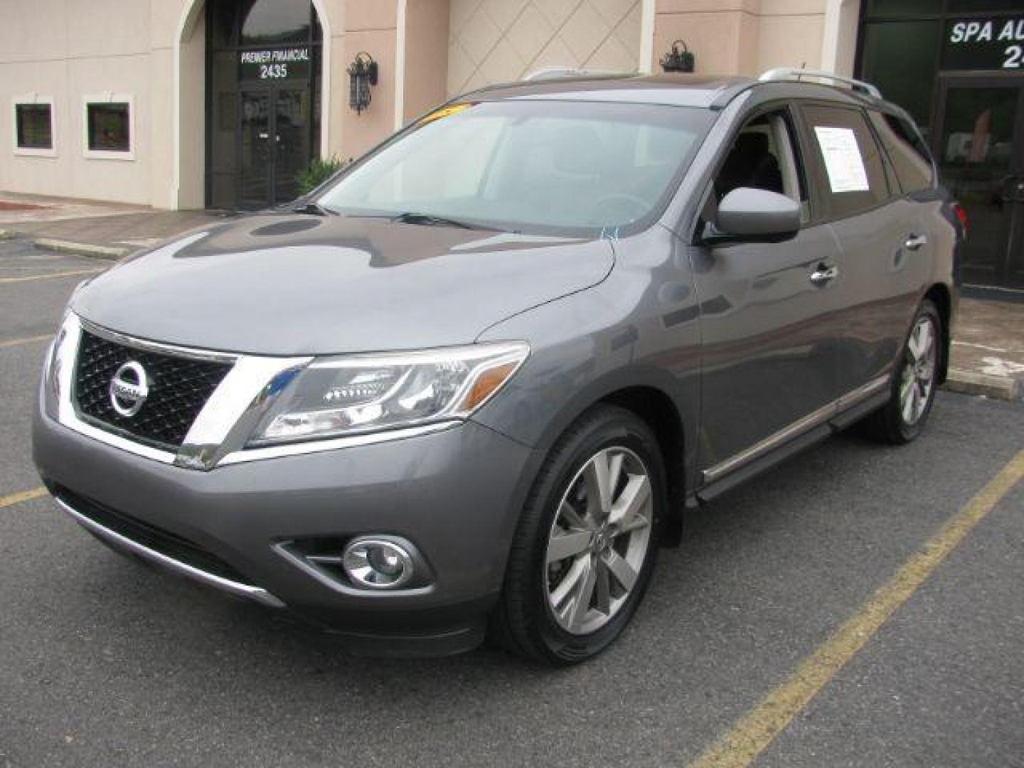 2015 Gray Nissan Pathfinder Platinum 2WD (5N1AR2MNXFC) with an 3.5L V6 DOHC 24V engine, Continuously Variable Transmission transmission, located at 2443 Albert Pike, Hot Springs, AR, 71913, (501) 623-6255, 34.492222, -93.109993 - Photo#0