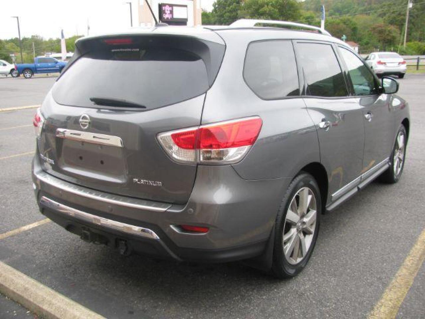 2015 Gray Nissan Pathfinder Platinum 2WD (5N1AR2MNXFC) with an 3.5L V6 DOHC 24V engine, Continuously Variable Transmission transmission, located at 2443 Albert Pike, Hot Springs, AR, 71913, (501) 623-6255, 34.492222, -93.109993 - Photo#3