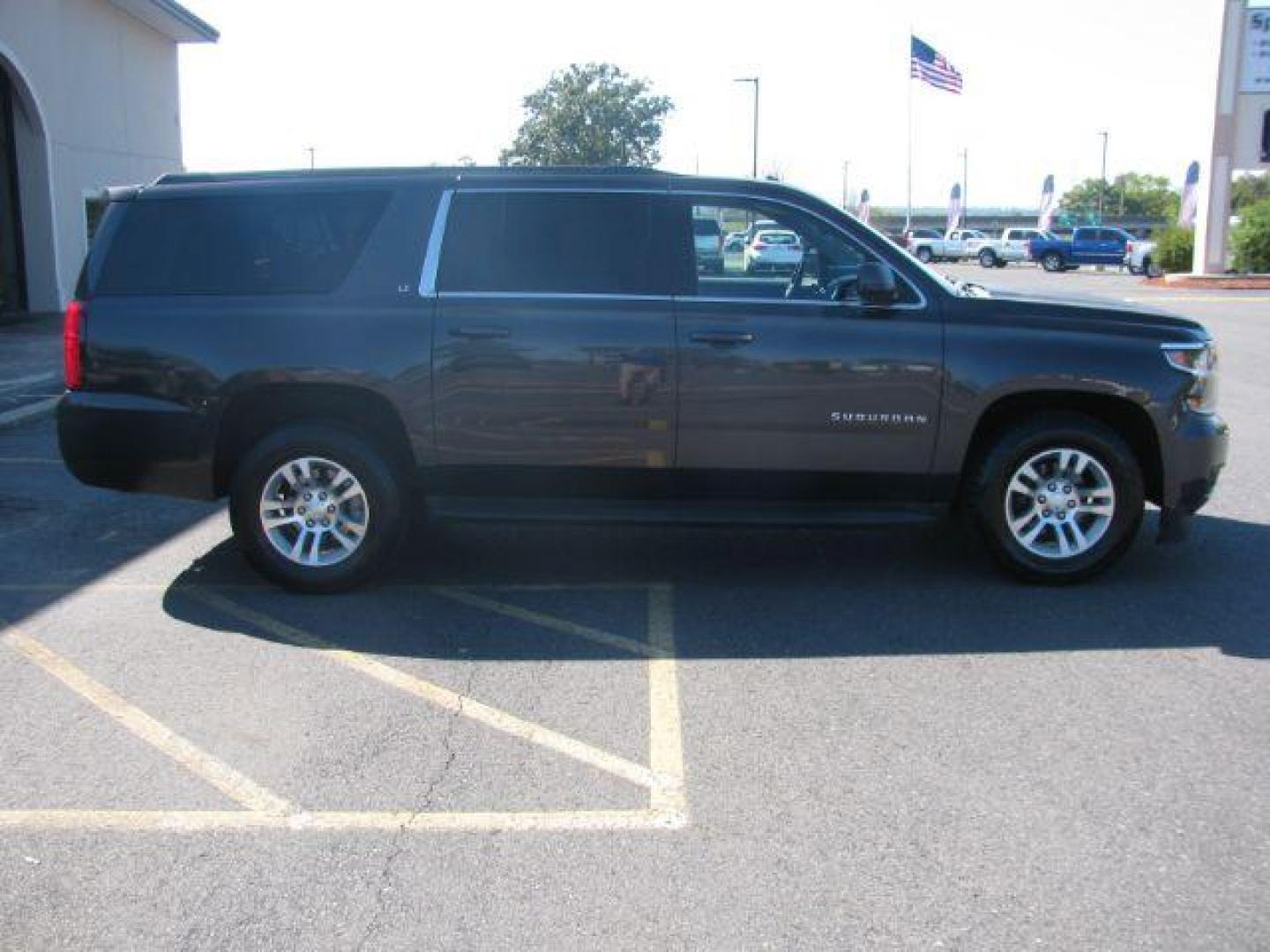 2015 Black Chevrolet Suburban LT 1500 2WD (1GNSCJKC1FR) with an 5.3L V8 OHV 16V engine, 6-Speed Automatic transmission, located at 2443 Albert Pike, Hot Springs, AR, 71913, (501) 623-6255, 34.492222, -93.109993 - Photo#4