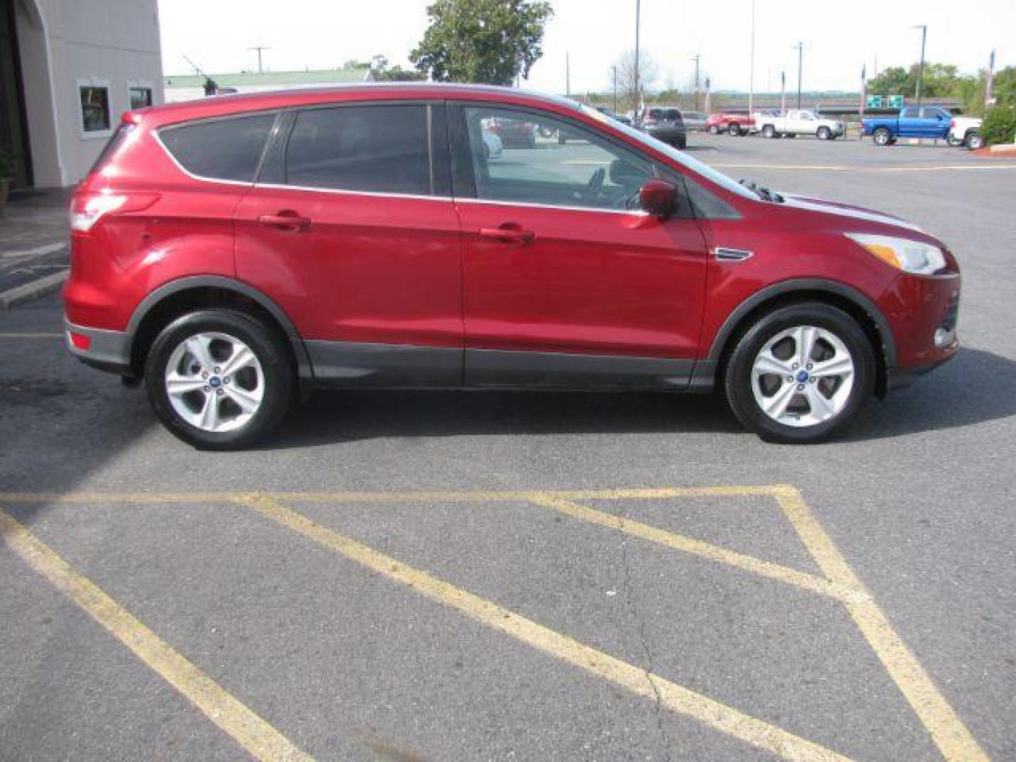 2013 Maroon Ford Escape SE FWD (1FMCU0G9XDU) with an 2.0L L4 DOHC 16V engine, 6-Speed Automatic transmission, located at 2443 Albert Pike, Hot Springs, AR, 71913, (501) 623-6255, 34.492222, -93.109993 - Photo#1