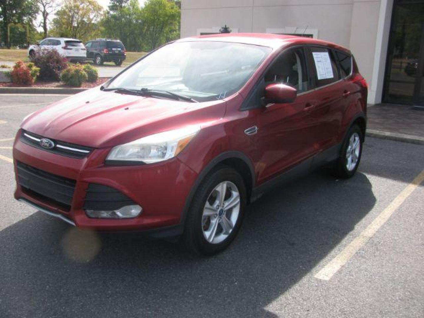 2013 Maroon Ford Escape SE FWD (1FMCU0G9XDU) with an 2.0L L4 DOHC 16V engine, 6-Speed Automatic transmission, located at 2443 Albert Pike, Hot Springs, AR, 71913, (501) 623-6255, 34.492222, -93.109993 - Photo#5