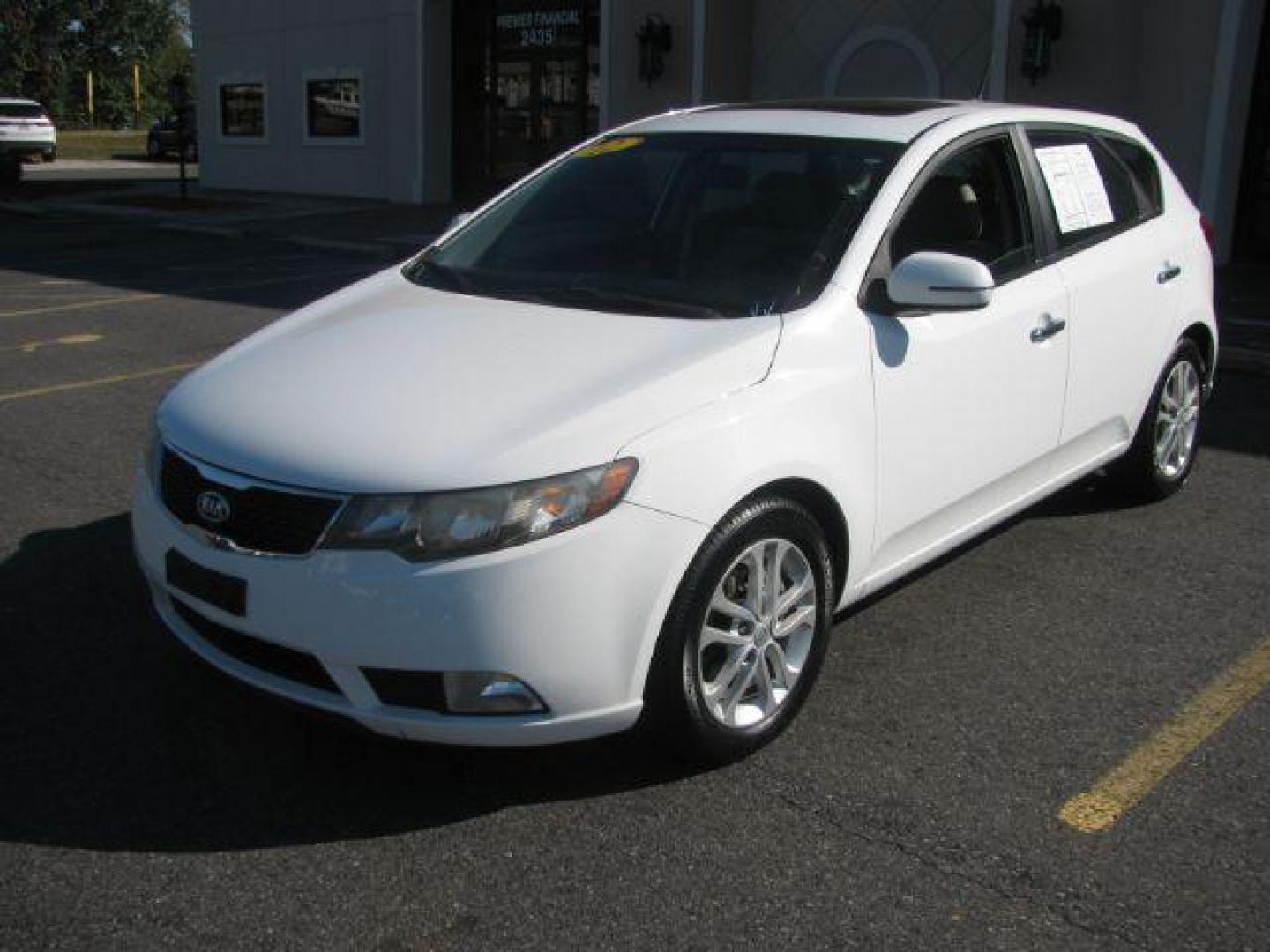 2012 White Kia Forte 5-Door EX (KNAFU5A26C5) with an 2.0L L4 DOHC 16V engine, located at 2443 Albert Pike, Hot Springs, AR, 71913, (501) 623-6255, 34.492222, -93.109993 - Photo#0