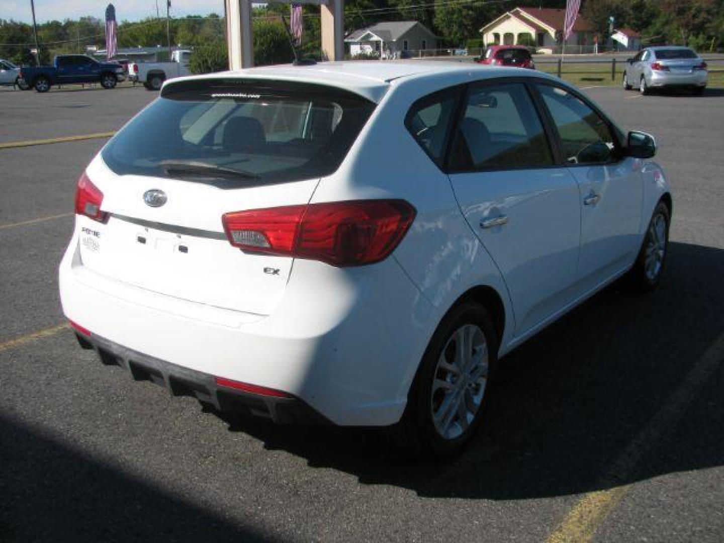 2012 White Kia Forte 5-Door EX (KNAFU5A26C5) with an 2.0L L4 DOHC 16V engine, located at 2443 Albert Pike, Hot Springs, AR, 71913, (501) 623-6255, 34.492222, -93.109993 - Photo#3