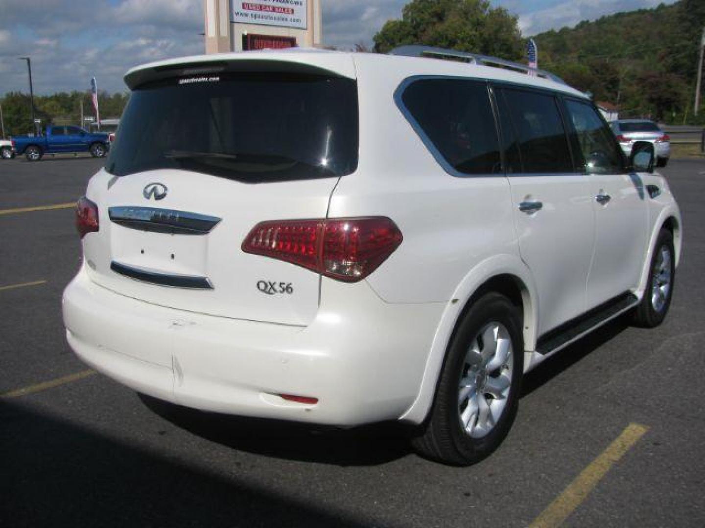 2013 White Infiniti QX56 4WD (JN8AZ2NE5D9) with an 5.6L V8 DOHC 32V engine, 5-Speed Automatic transmission, located at 2443 Albert Pike, Hot Springs, AR, 71913, (501) 623-6255, 34.492222, -93.109993 - Photo#3