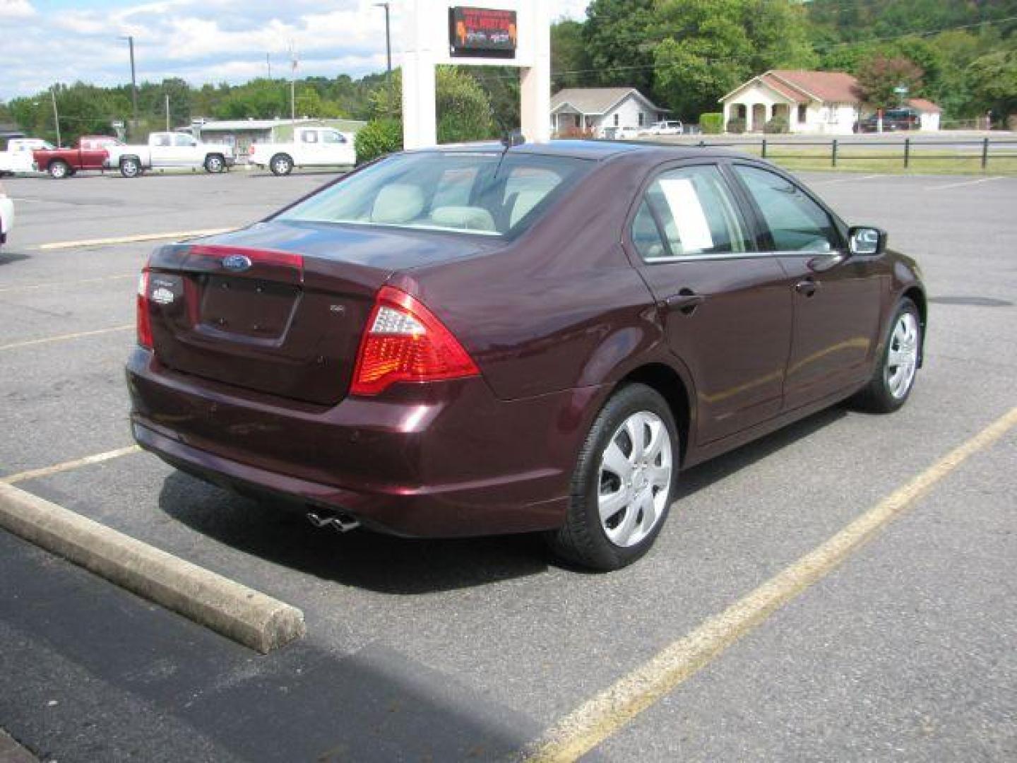 2011 Maroon Ford Fusion I4 SE (3FAHP0HA0BR) with an 2.5L L4 DOHC 16V engine, located at 2443 Albert Pike, Hot Springs, AR, 71913, (501) 623-6255, 34.492222, -93.109993 - LISTED FEATURES MAY BE OPTIONAL AND NOT INCLUDED ON THIS VEHICLE!!! - Photo#2