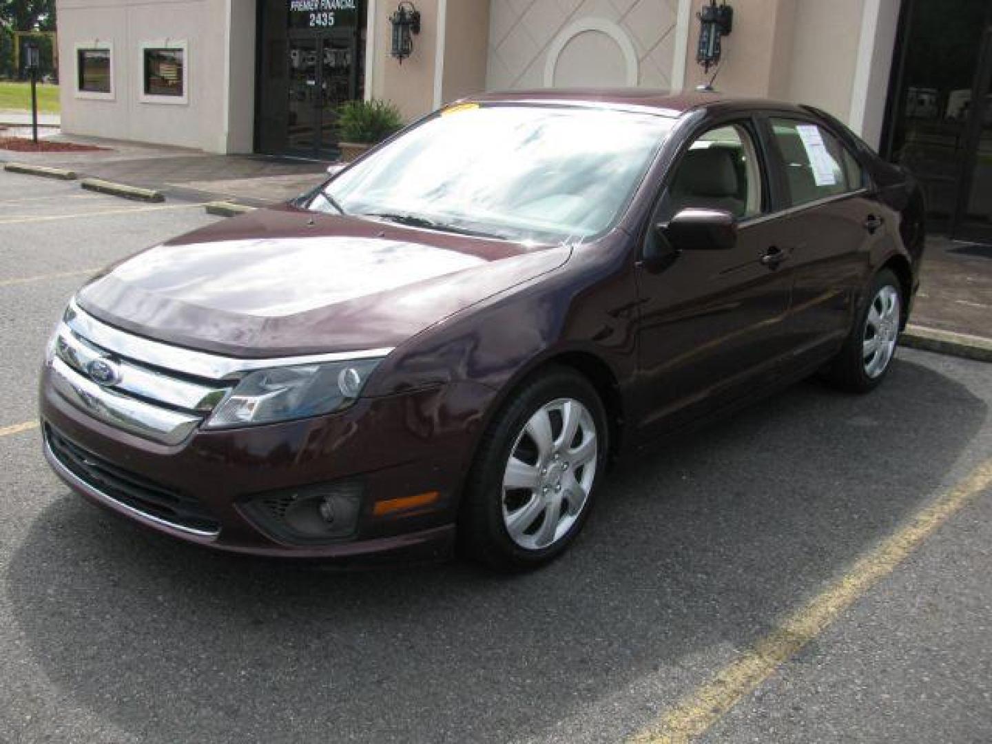 2011 Maroon Ford Fusion I4 SE (3FAHP0HA0BR) with an 2.5L L4 DOHC 16V engine, located at 2443 Albert Pike, Hot Springs, AR, 71913, (501) 623-6255, 34.492222, -93.109993 - LISTED FEATURES MAY BE OPTIONAL AND NOT INCLUDED ON THIS VEHICLE!!! - Photo#5