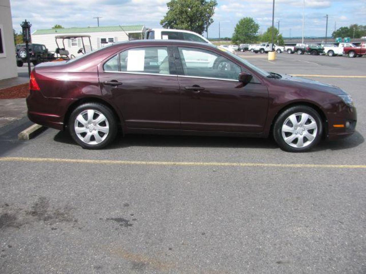 2011 Maroon Ford Fusion I4 SE (3FAHP0HA0BR) with an 2.5L L4 DOHC 16V engine, located at 2443 Albert Pike, Hot Springs, AR, 71913, (501) 623-6255, 34.492222, -93.109993 - LISTED FEATURES MAY BE OPTIONAL AND NOT INCLUDED ON THIS VEHICLE!!! - Photo#1