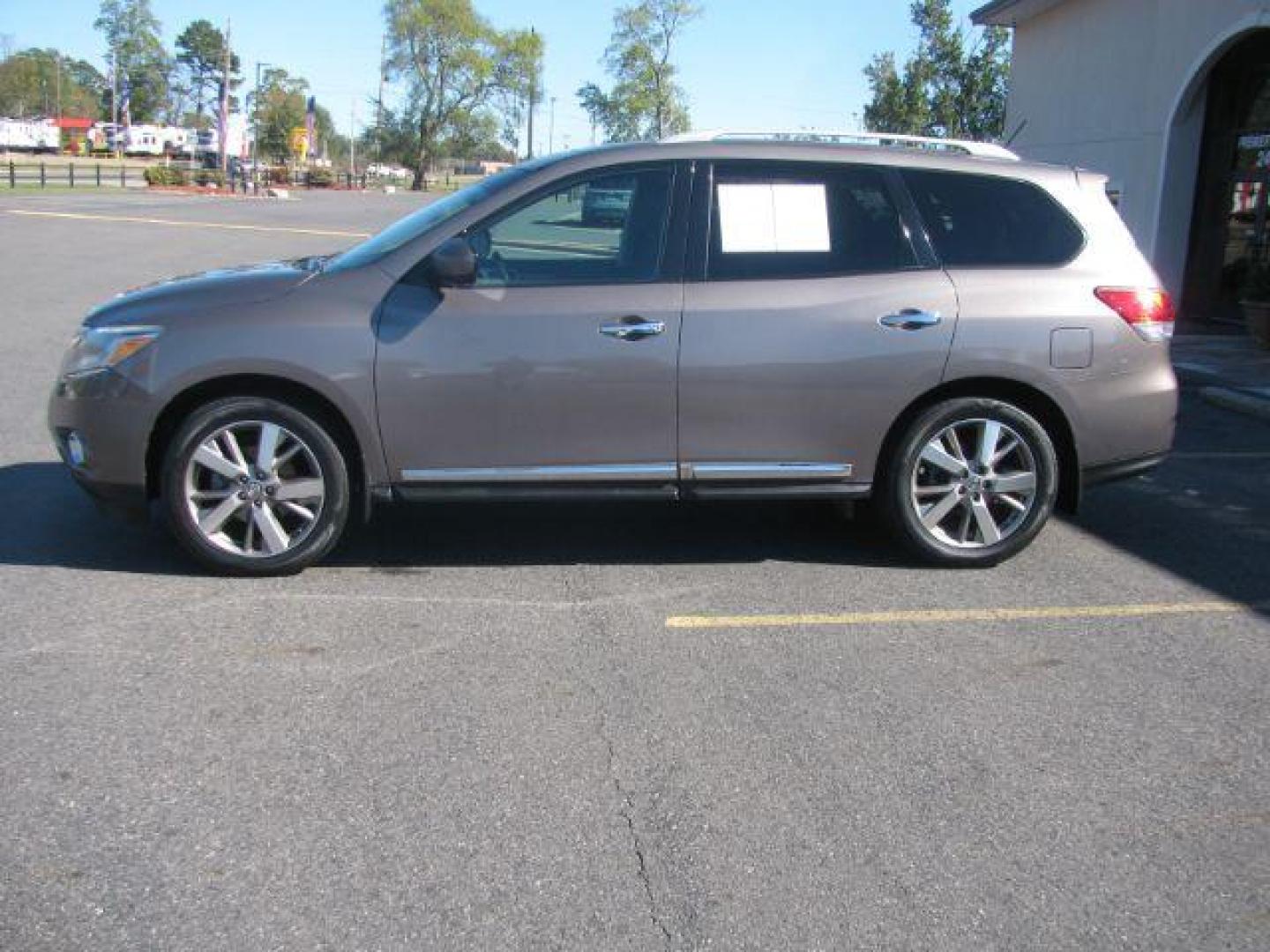 2014 Brown Nissan Pathfinder Platinum 4WD (5N1AR2MM7EC) with an 3.5L V6 DOHC 24V engine, Continuously Variable Transmission transmission, located at 2443 Albert Pike, Hot Springs, AR, 71913, (501) 623-6255, 34.492222, -93.109993 - Photo#1