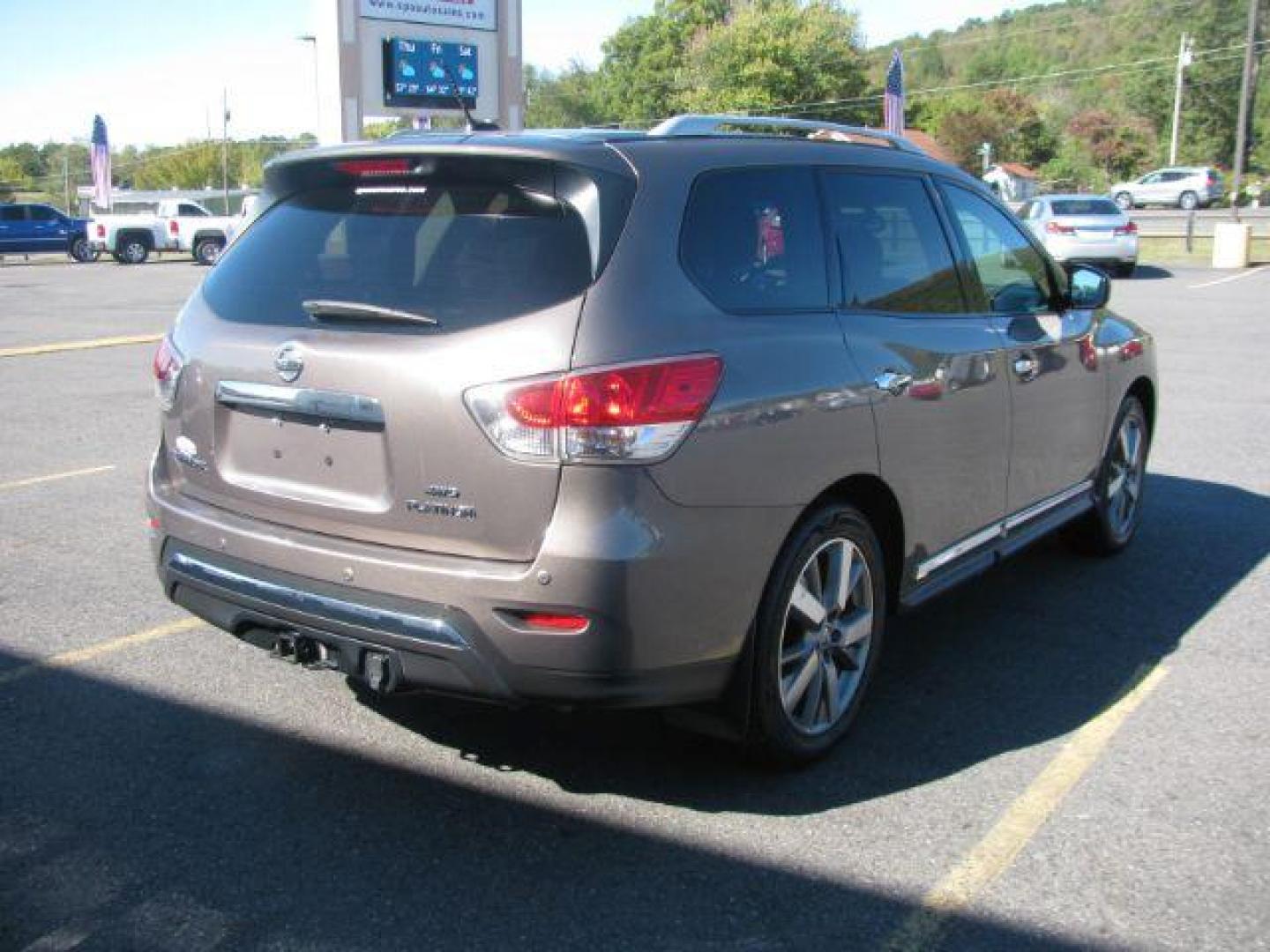 2014 Brown Nissan Pathfinder Platinum 4WD (5N1AR2MM7EC) with an 3.5L V6 DOHC 24V engine, Continuously Variable Transmission transmission, located at 2443 Albert Pike, Hot Springs, AR, 71913, (501) 623-6255, 34.492222, -93.109993 - Photo#3