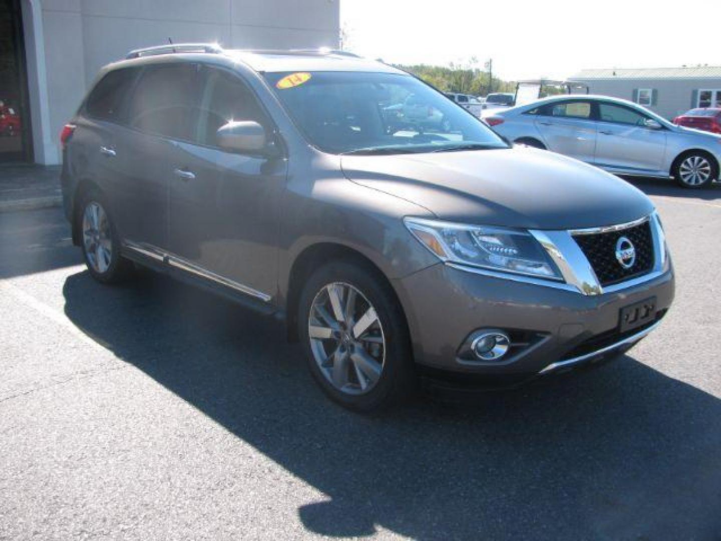 2014 Brown Nissan Pathfinder Platinum 4WD (5N1AR2MM7EC) with an 3.5L V6 DOHC 24V engine, Continuously Variable Transmission transmission, located at 2443 Albert Pike, Hot Springs, AR, 71913, (501) 623-6255, 34.492222, -93.109993 - Photo#5