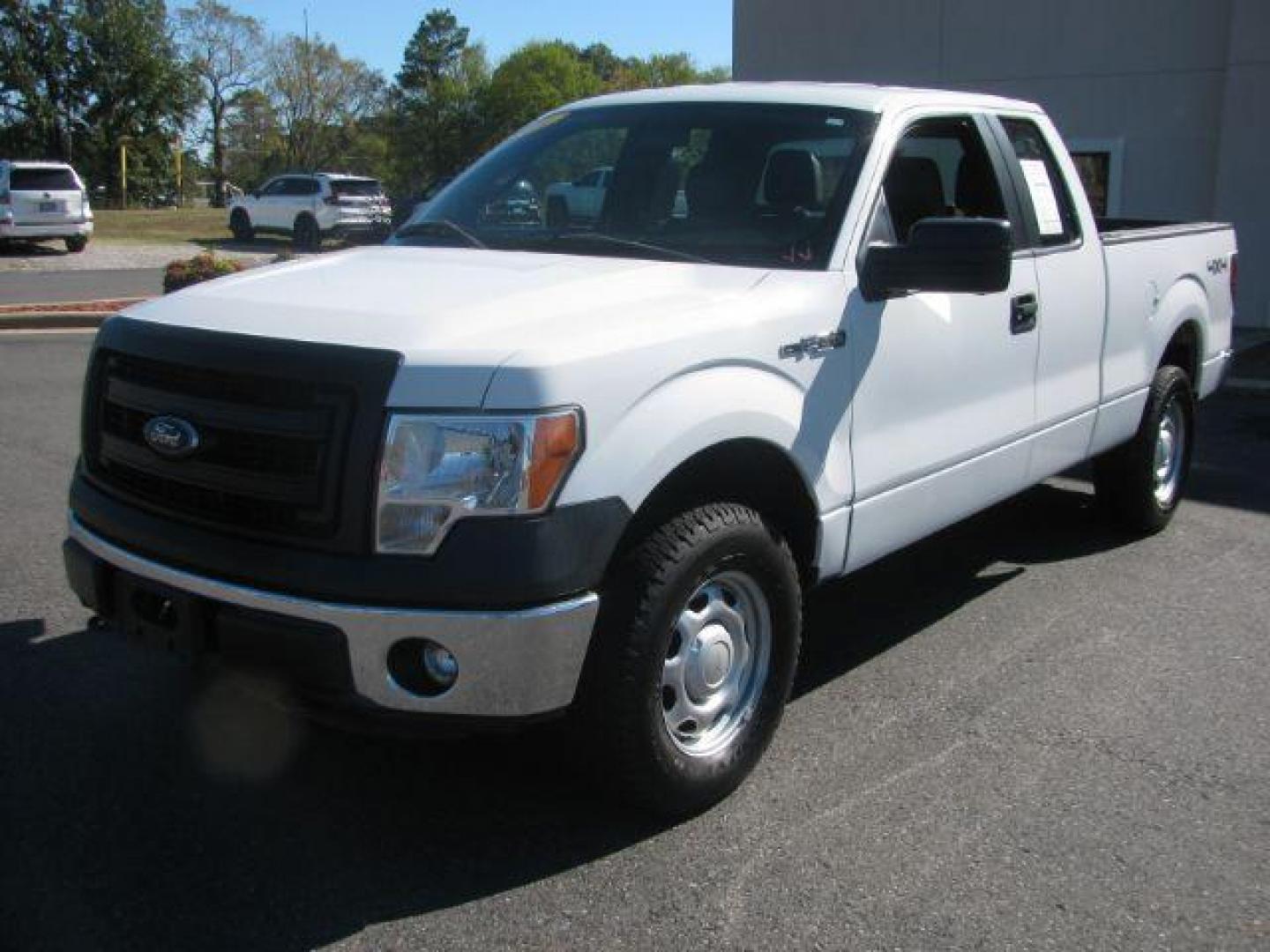 2013 White Ford F-150 XL SuperCab 6.5-ft. Bed 4WD (1FTFX1EF4DF) with an 5.0L V8 engine, 6-Speed Automatic transmission, located at 2443 Albert Pike, Hot Springs, AR, 71913, (501) 623-6255, 34.492222, -93.109993 - Photo#0