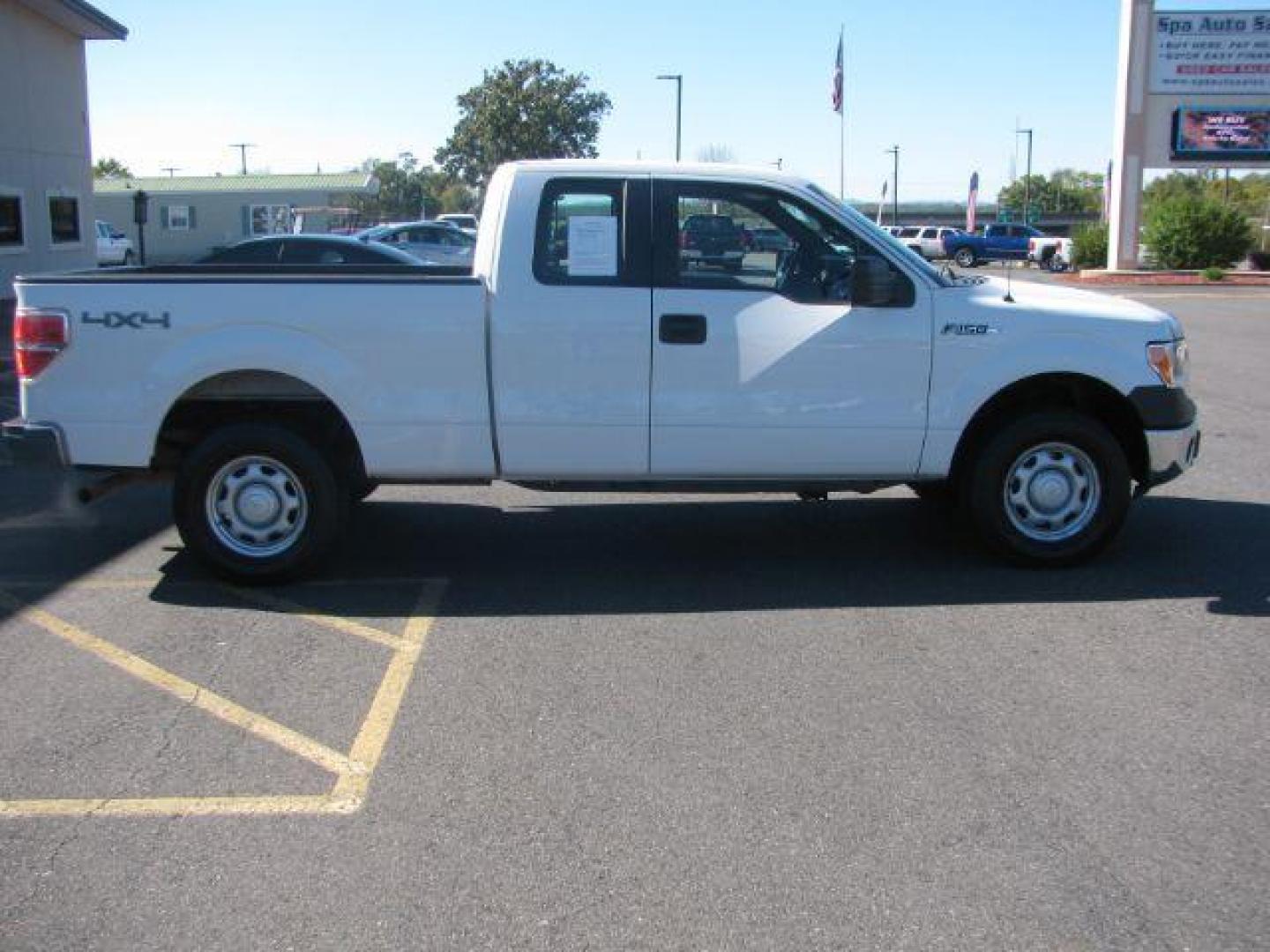 2013 White Ford F-150 XL SuperCab 6.5-ft. Bed 4WD (1FTFX1EF4DF) with an 5.0L V8 engine, 6-Speed Automatic transmission, located at 2443 Albert Pike, Hot Springs, AR, 71913, (501) 623-6255, 34.492222, -93.109993 - Photo#5