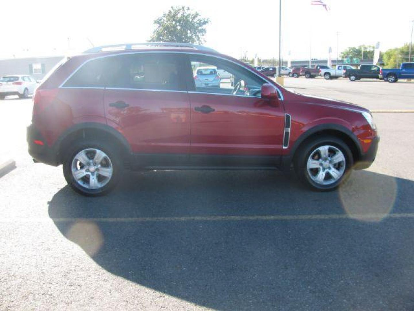 2014 Maroon Chevrolet Captiva Sport 2LS FWD (3GNAL2EK9ES) with an 2.4L L4 DOHC 16V FFV engine, 6-Speed Automatic transmission, located at 2443 Albert Pike, Hot Springs, AR, 71913, (501) 623-6255, 34.492222, -93.109993 - Photo#4