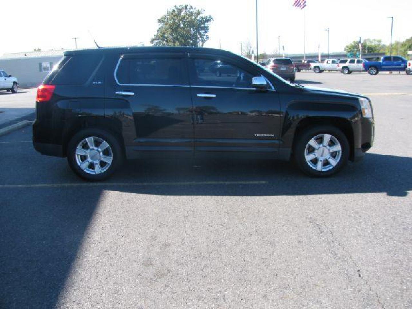 2012 Black GMC Terrain SLE1 FWD (2GKALMEK7C6) with an 2.4L L4 DOHC 16V FFV engine, 6-Speed Automatic transmission, located at 2443 Albert Pike, Hot Springs, AR, 71913, (501) 623-6255, 34.492222, -93.109993 - Photo#4