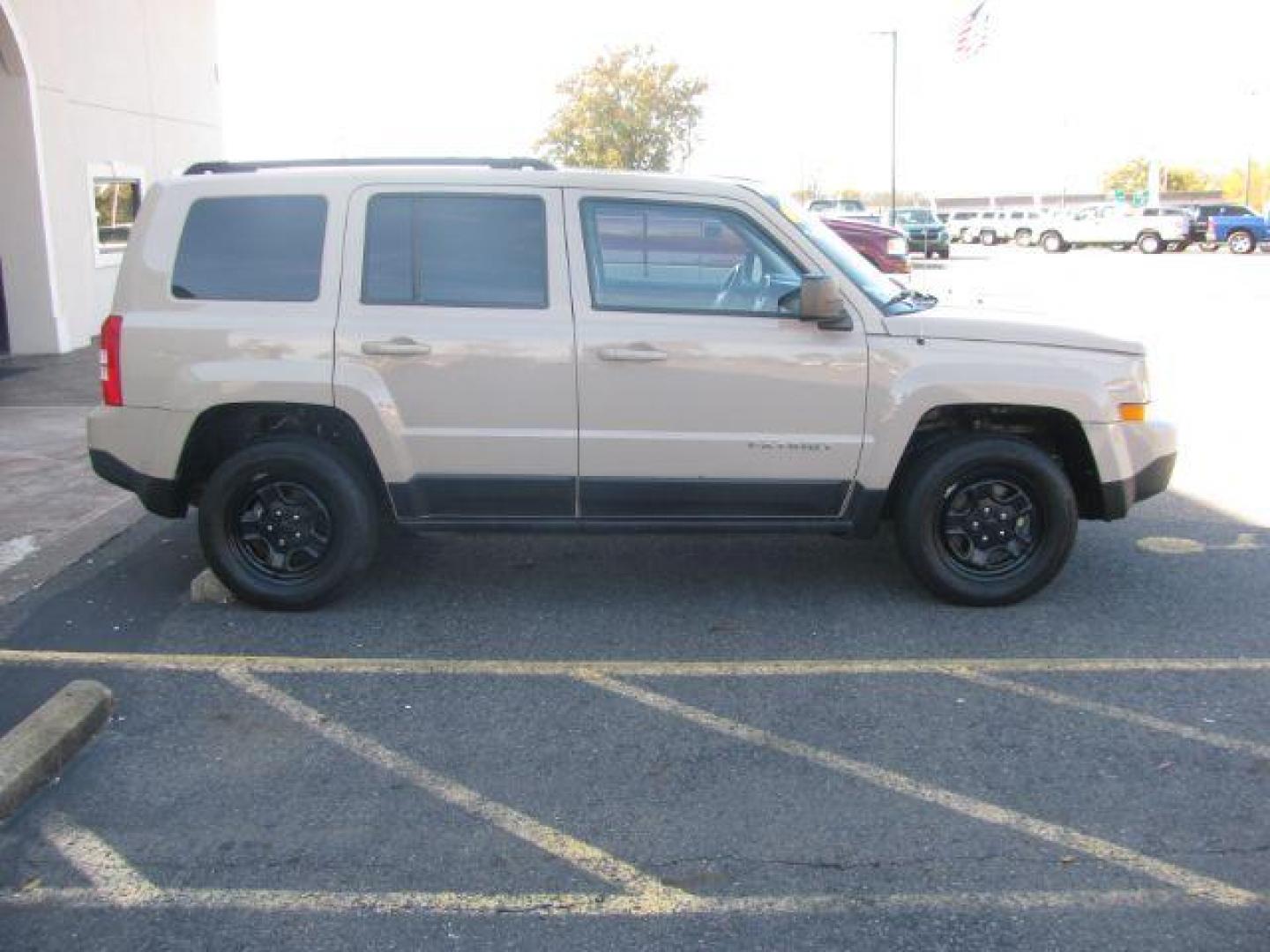 2017 Tan Jeep Patriot Sport 4WD (1C4NJRBB4HD) with an 2.4L L4 DOHC 16V engine, located at 2443 Albert Pike, Hot Springs, AR, 71913, (501) 623-6255, 34.492222, -93.109993 - LISTED FEATURES MAY BE OPTIONAL AND NOT INCLUDED ON THIS VEHICLE!!! - Photo#4