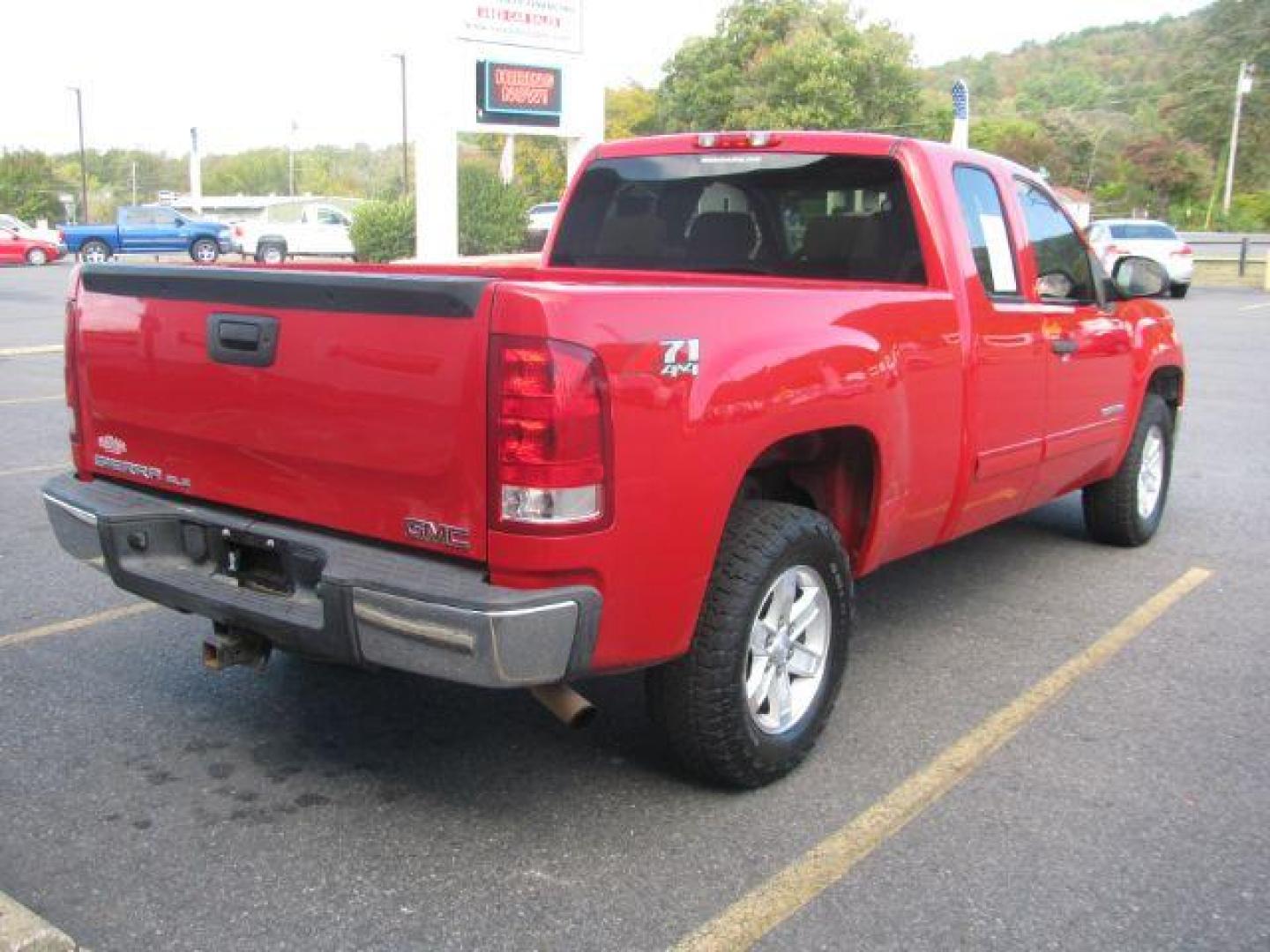 2013 Red GMC Sierra 1500 SLE Ext. Cab 4WD (1GTR2VE73DZ) with an 5.3L V8 OHV 16V FFV engine, 6-Speed Automatic transmission, located at 2443 Albert Pike, Hot Springs, AR, 71913, (501) 623-6255, 34.492222, -93.109993 - Photo#2