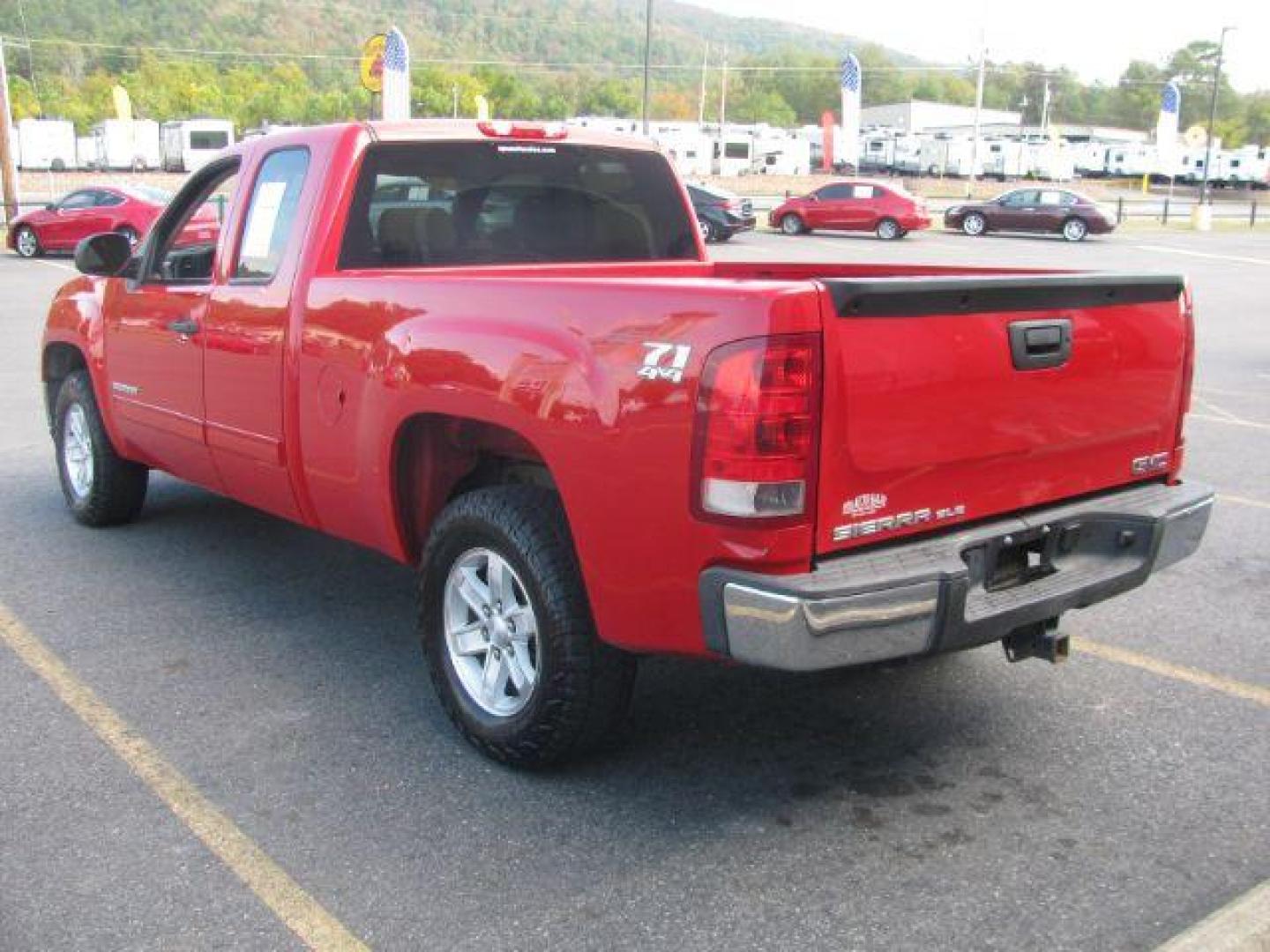 2013 Red GMC Sierra 1500 SLE Ext. Cab 4WD (1GTR2VE73DZ) with an 5.3L V8 OHV 16V FFV engine, 6-Speed Automatic transmission, located at 2443 Albert Pike, Hot Springs, AR, 71913, (501) 623-6255, 34.492222, -93.109993 - Photo#4