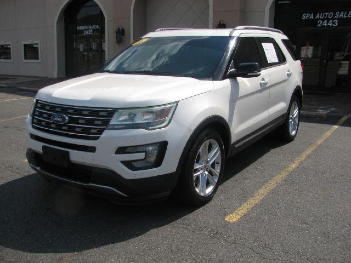 2016 White Ford Explorer XLT FWD (1FM5K7D87GG) with an 3.5L V6 DOHC 24V engine, 6-Speed Automatic transmission, located at 2443 Albert Pike, Hot Springs, AR, 71913, (501) 623-6255, 34.492222, -93.109993 - Photo#0