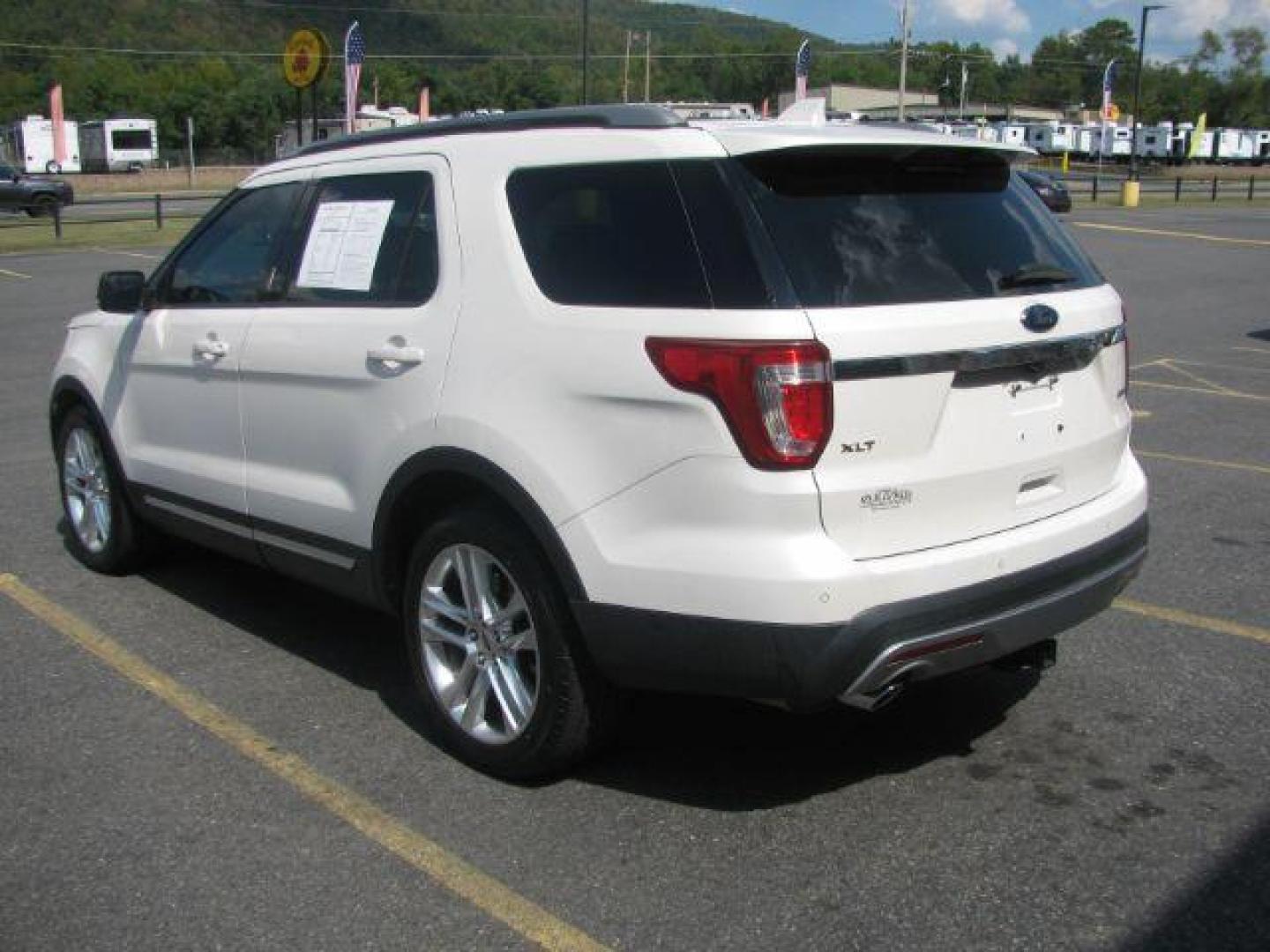 2016 White Ford Explorer XLT FWD (1FM5K7D87GG) with an 3.5L V6 DOHC 24V engine, 6-Speed Automatic transmission, located at 2443 Albert Pike, Hot Springs, AR, 71913, (501) 623-6255, 34.492222, -93.109993 - Photo#2