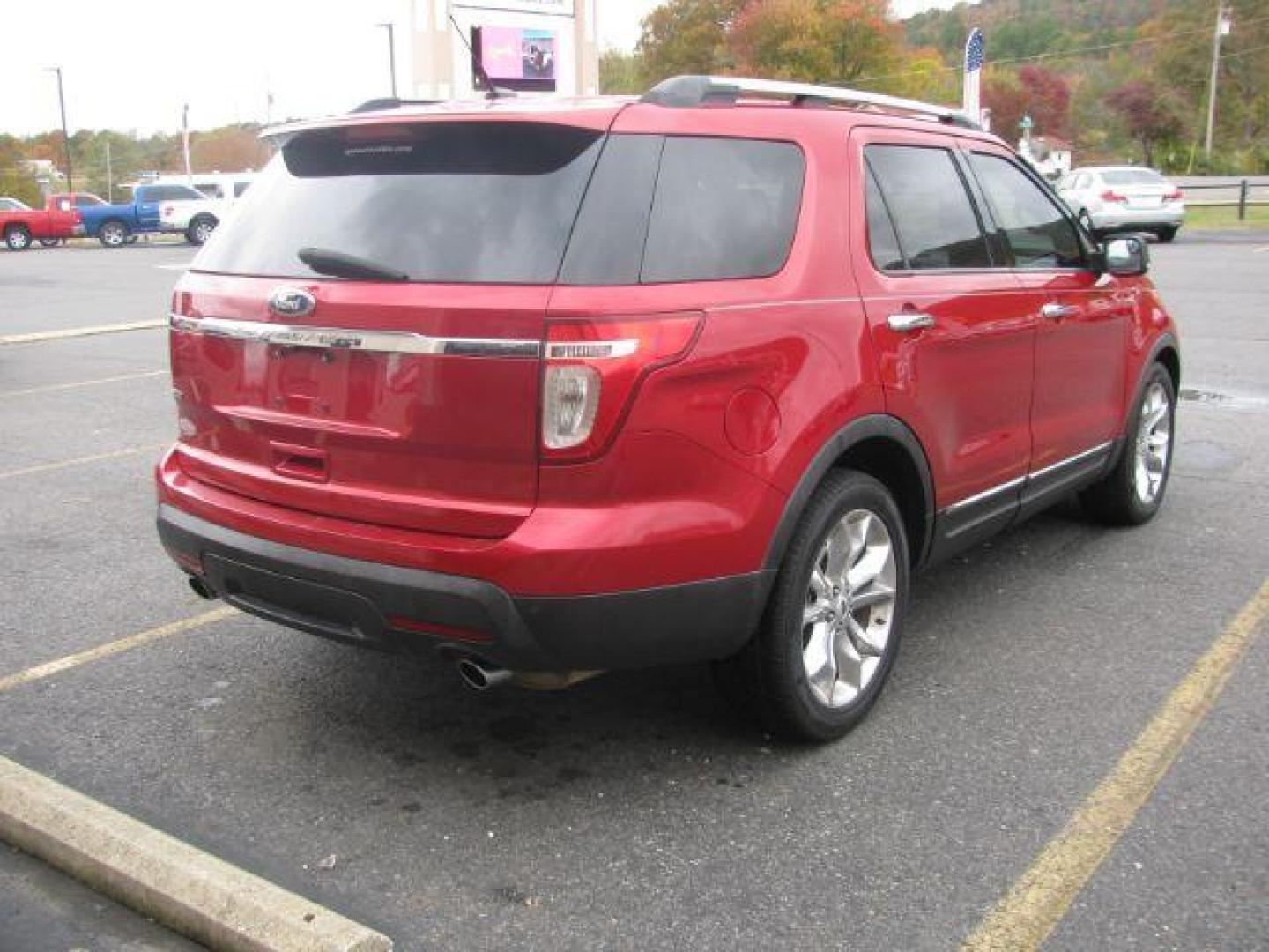 2012 Maroon Ford Explorer XLT FWD (1FMHK7D85CG) with an 3.5L V6 DOHC 24V engine, 6-Speed Automatic transmission, located at 2443 Albert Pike, Hot Springs, AR, 71913, (501) 623-6255, 34.492222, -93.109993 - Photo#3