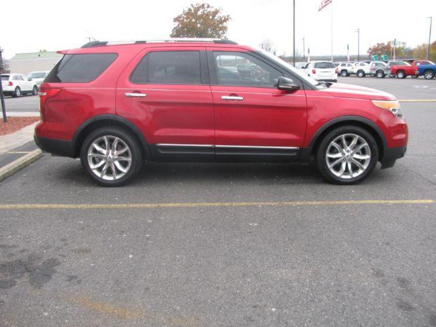 2012 Maroon Ford Explorer XLT FWD (1FMHK7D85CG) with an 3.5L V6 DOHC 24V engine, 6-Speed Automatic transmission, located at 2443 Albert Pike, Hot Springs, AR, 71913, (501) 623-6255, 34.492222, -93.109993 - Photo#4