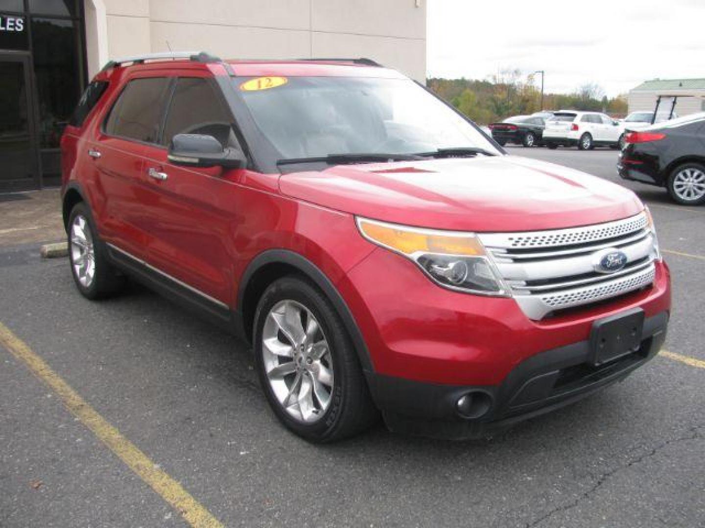 2012 Maroon Ford Explorer XLT FWD (1FMHK7D85CG) with an 3.5L V6 DOHC 24V engine, 6-Speed Automatic transmission, located at 2443 Albert Pike, Hot Springs, AR, 71913, (501) 623-6255, 34.492222, -93.109993 - Photo#5