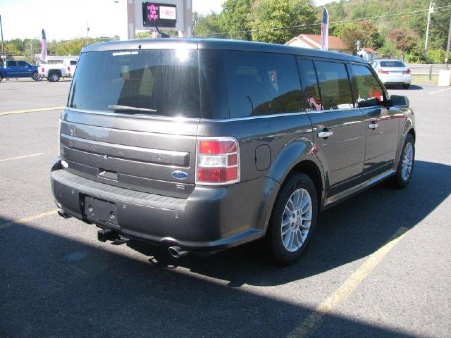 2015 Gray Ford Flex SEL AWD (2FMHK6C84FB) with an 3.5L V6 DOHC 24V engine, 6-Speed Automatic Overdrive transmission, located at 2443 Albert Pike, Hot Springs, AR, 71913, (501) 623-6255, 34.492222, -93.109993 - Photo#3