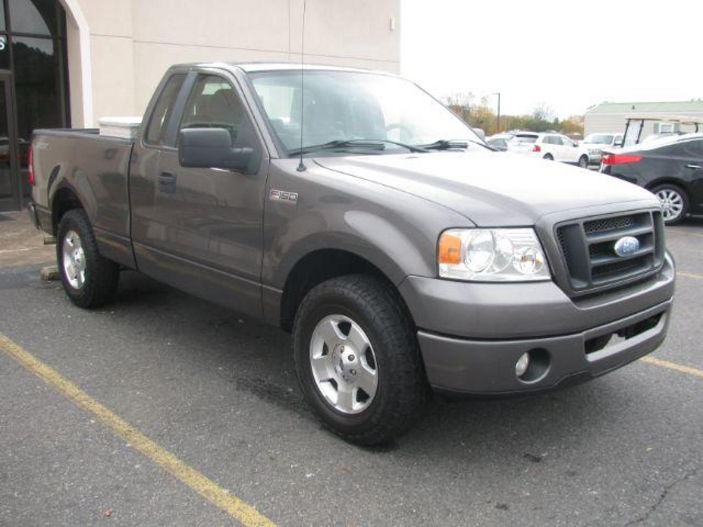 2007 Gray Ford F-150 STX 2WD (1FTRF12267K) with an 4.2L V6 OHV 12V engine, located at 2443 Albert Pike, Hot Springs, AR, 71913, (501) 623-6255, 34.492222, -93.109993 - Photo#6