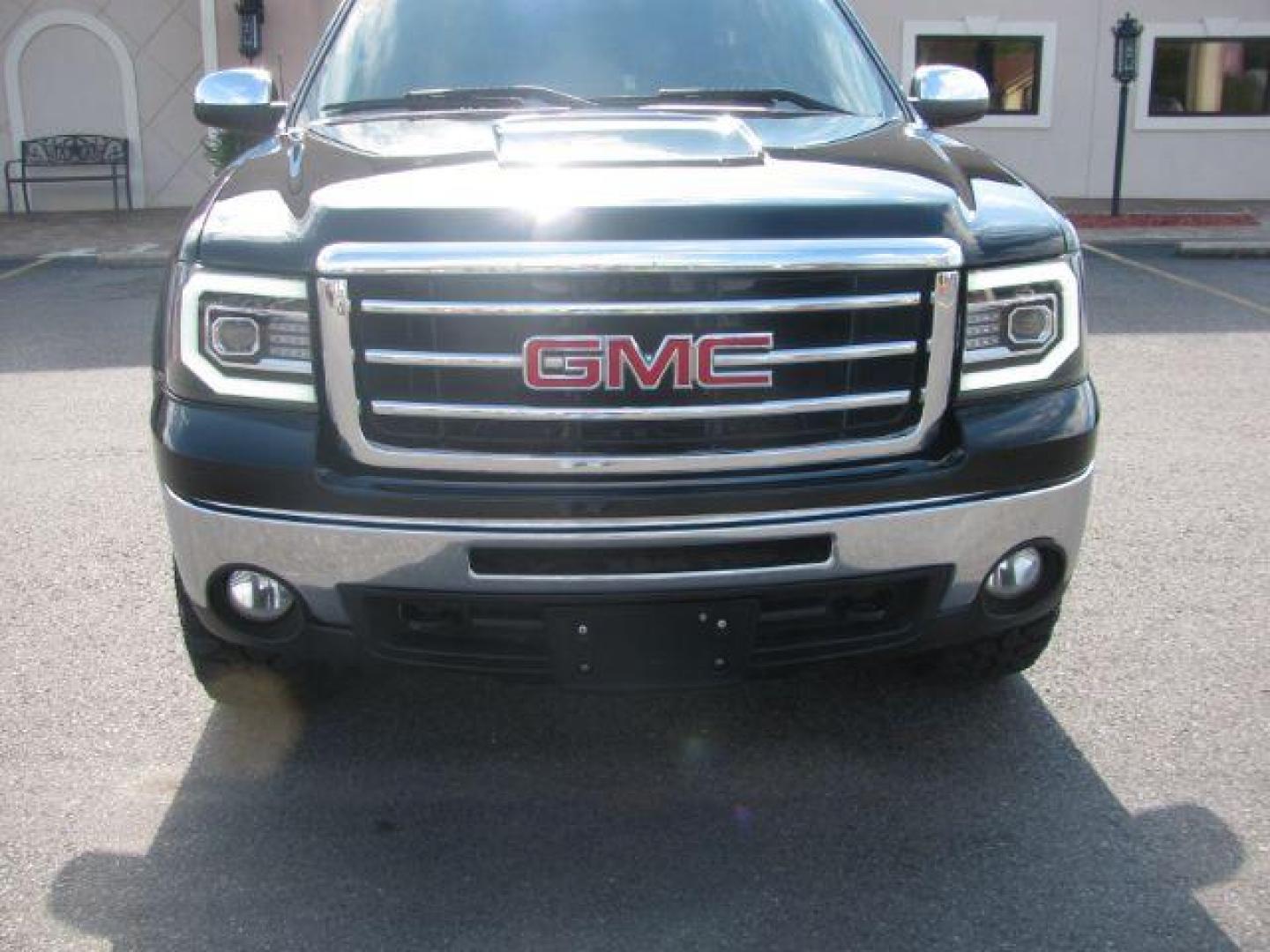 2012 Black GMC Sierra 1500 SLE Crew Cab 4WD (3GTP2VE78CG) with an 5.3L V8 OHV 16V FFV engine, 6-Speed Automatic transmission, located at 2443 Albert Pike, Hot Springs, AR, 71913, (501) 623-6255, 34.492222, -93.109993 - Photo#7