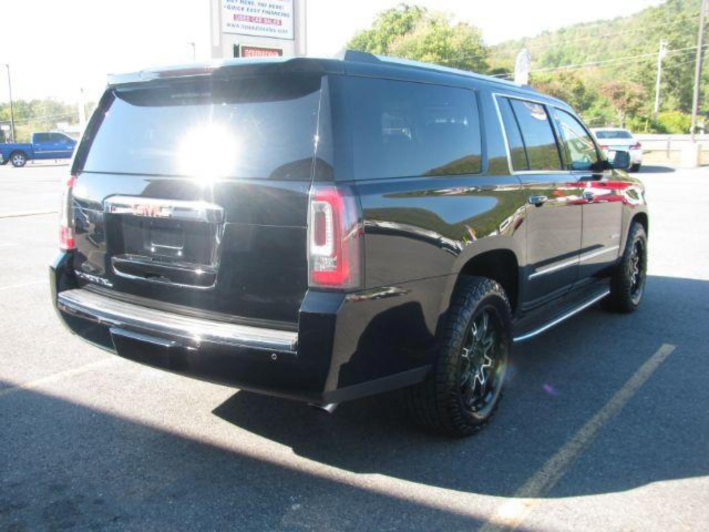 2016 Black GMC Yukon XL Denali 4WD (1GKS2HKJ1GR) with an 6.2L V8 OHV 16V engine, 6-Speed Automatic transmission, located at 2443 Albert Pike, Hot Springs, AR, 71913, (501) 623-6255, 34.492222, -93.109993 - Photo#3