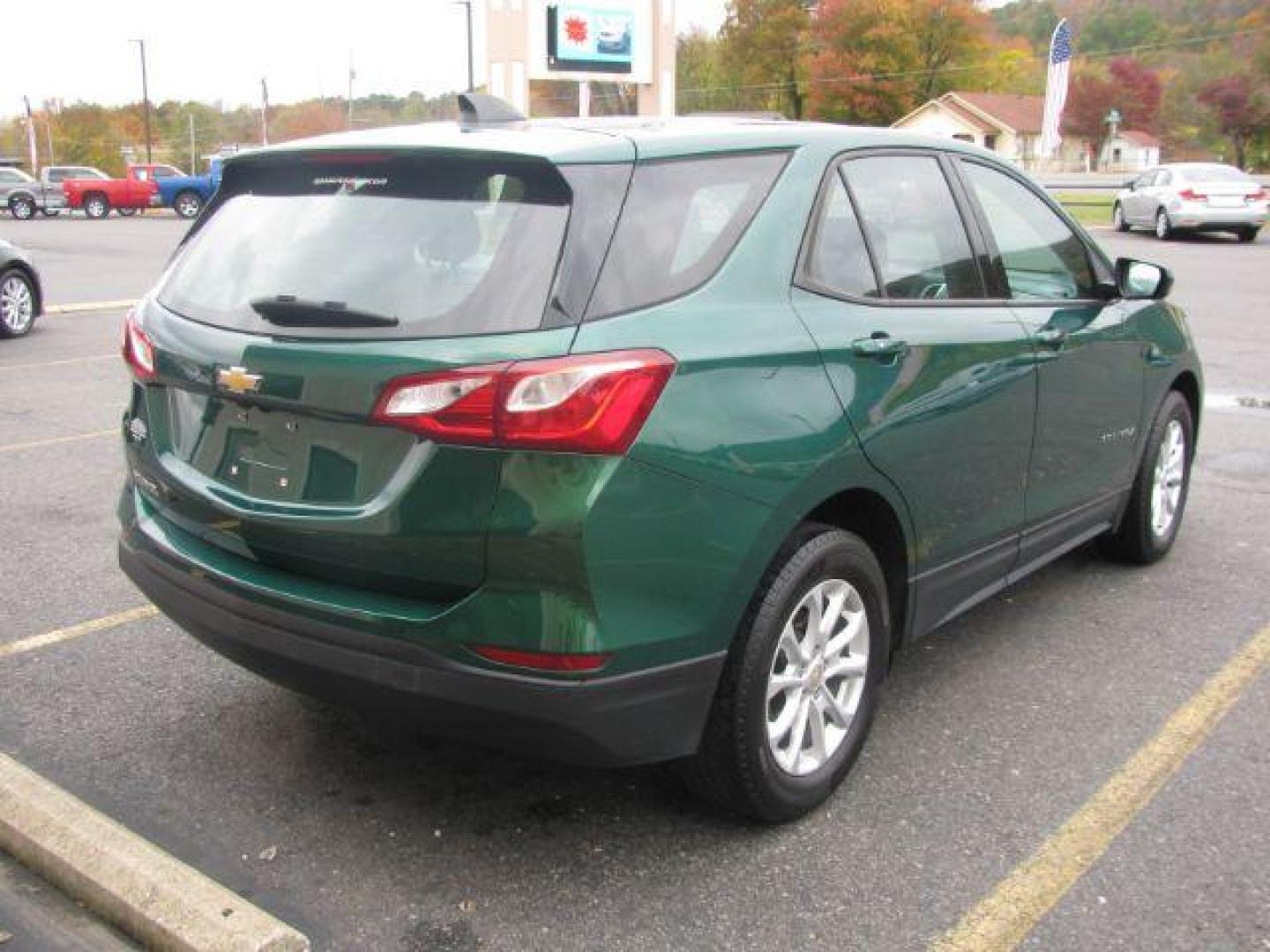 2019 Green Chevrolet Equinox LS 2WD (2GNAXHEV8K6) with an 1.5L L4 DIR DOHC 16V TURBO engine, 6-Speed Automatic transmission, located at 2443 Albert Pike, Hot Springs, AR, 71913, (501) 623-6255, 34.492222, -93.109993 - Photo#3