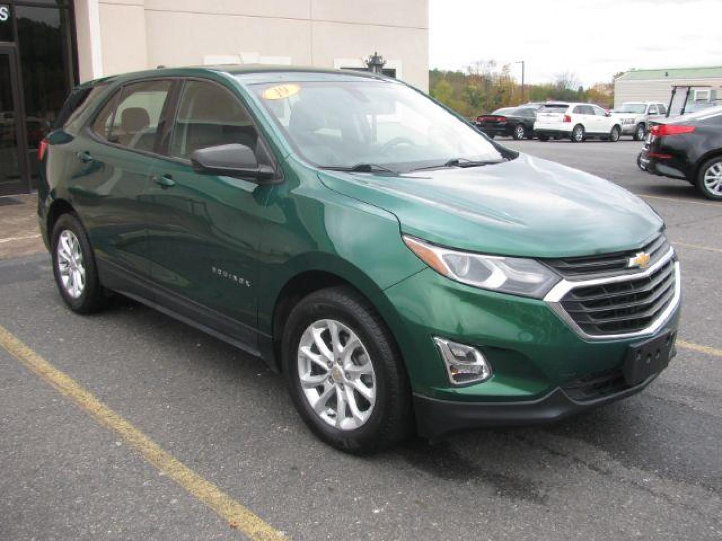 2019 Green Chevrolet Equinox LS 2WD (2GNAXHEV8K6) with an 1.5L L4 DIR DOHC 16V TURBO engine, 6-Speed Automatic transmission, located at 2443 Albert Pike, Hot Springs, AR, 71913, (501) 623-6255, 34.492222, -93.109993 - Photo#5