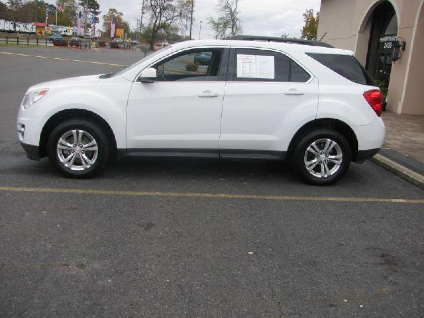 2013 White Chevrolet Equinox 2LT 2WD (2GNALPEK6D1) with an 2.4L L4 DOHC 16V engine, 6-Speed Automatic transmission, located at 2443 Albert Pike, Hot Springs, AR, 71913, (501) 623-6255, 34.492222, -93.109993 - Photo#1