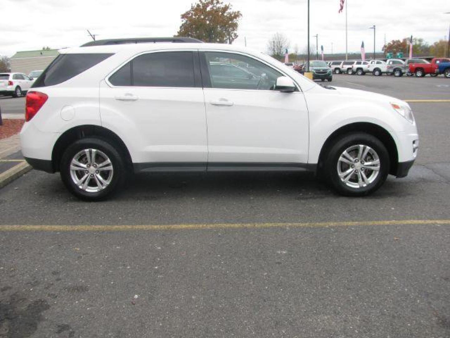 2013 White Chevrolet Equinox 2LT 2WD (2GNALPEK6D1) with an 2.4L L4 DOHC 16V engine, 6-Speed Automatic transmission, located at 2443 Albert Pike, Hot Springs, AR, 71913, (501) 623-6255, 34.492222, -93.109993 - Photo#4