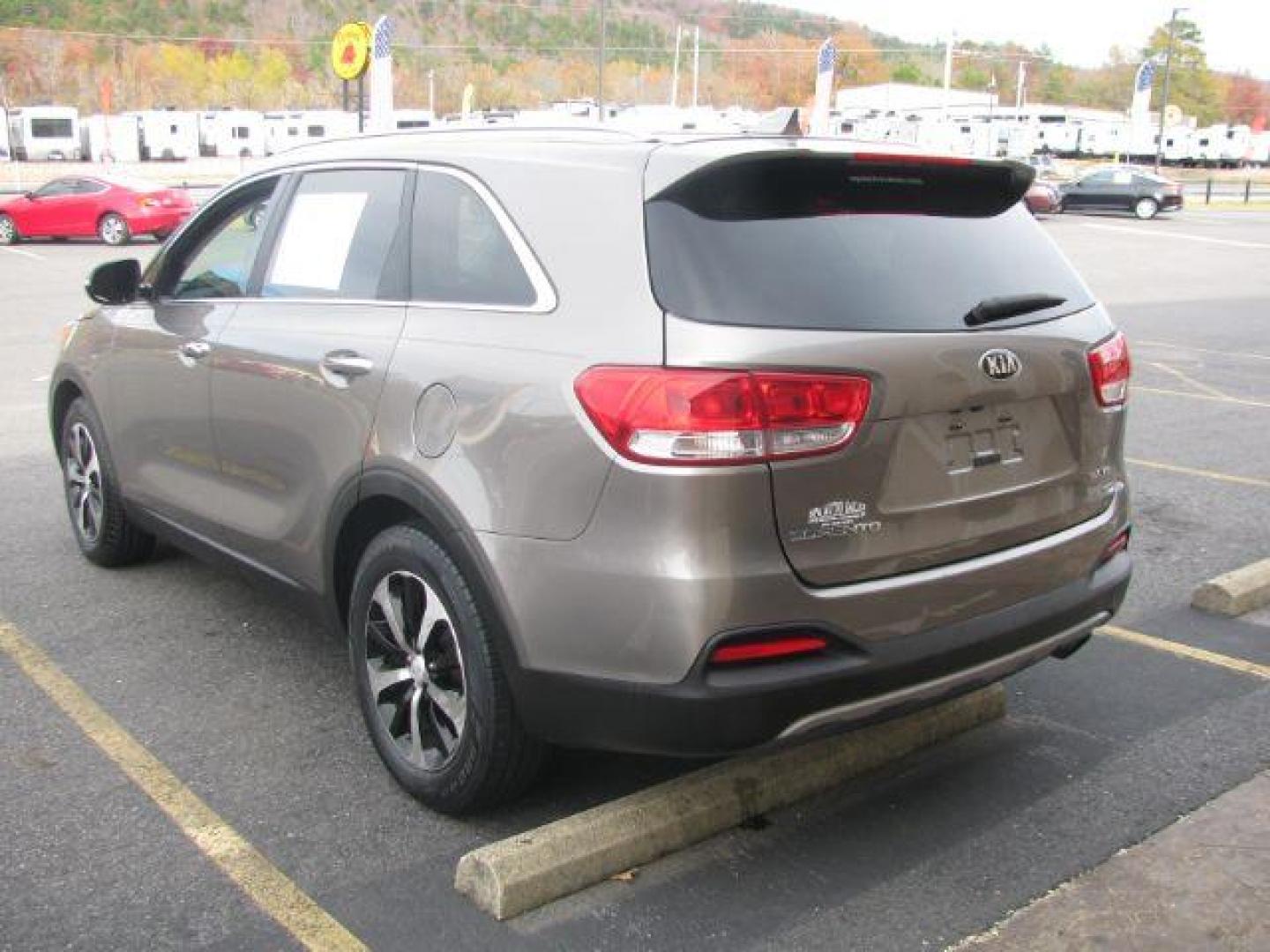 2016 Gray Kia Sorento EX V6 2WD (5XYPH4A51GG) with an 3.3L V6 DOHC 24V engine, 6-Speed Automatic transmission, located at 2443 Albert Pike, Hot Springs, AR, 71913, (501) 623-6255, 34.492222, -93.109993 - Photo#2