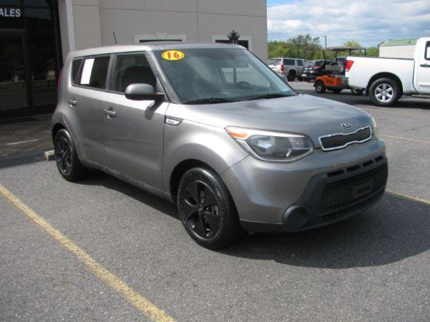 2016 Gray Kia Soul Base 6A (KNDJN2A28G7) with an 1.6L L4 DOHC 16V engine, 6-Speed Automatic transmission, located at 2443 Albert Pike, Hot Springs, AR, 71913, (501) 623-6255, 34.492222, -93.109993 - LISTED FEATURES MAY BE OPTIONAL AND NOT INCLUDED ON THIS VEHICLE!!! - Photo#0